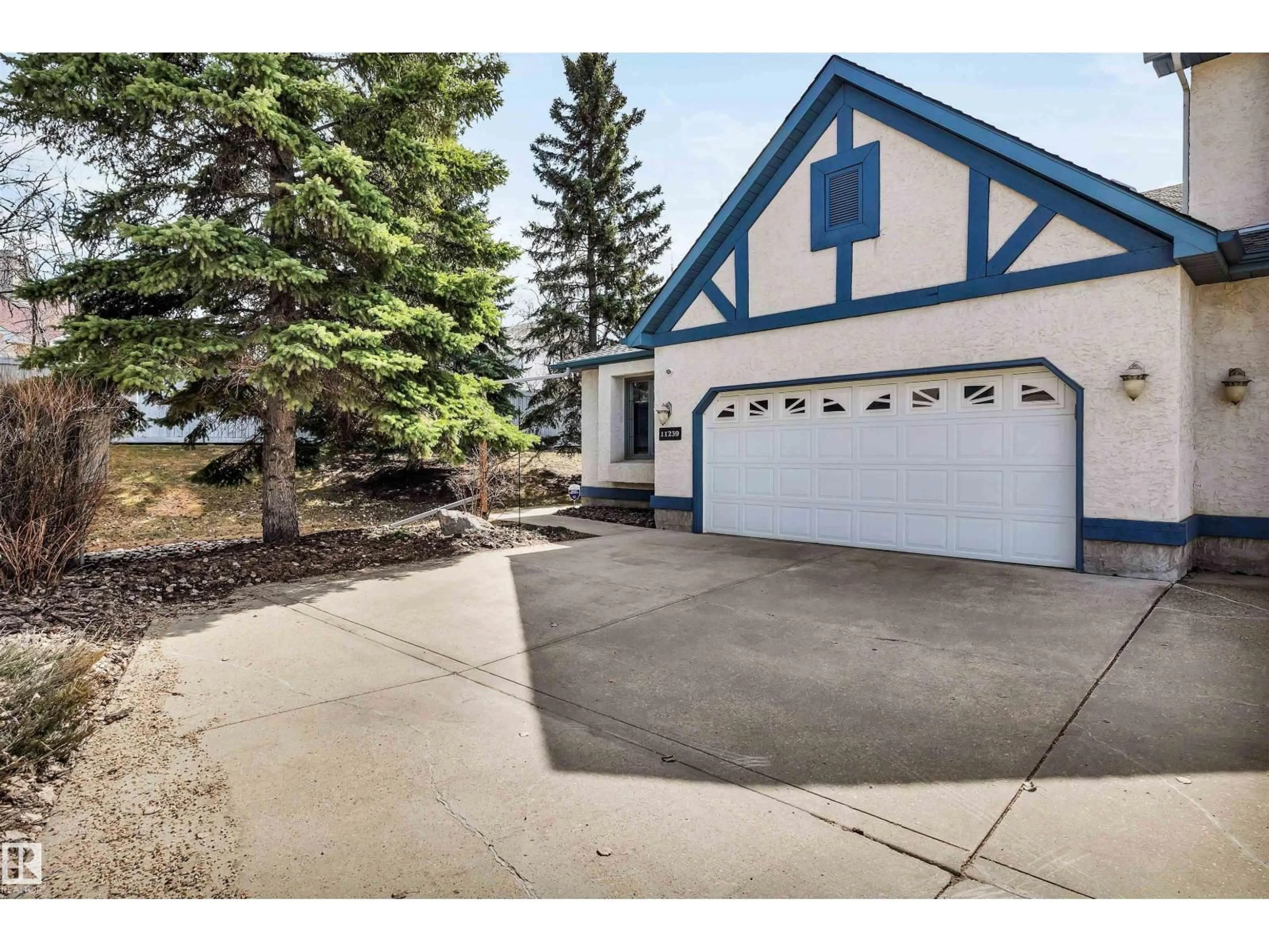 Unknown for 11239 12 AV, Edmonton Alberta T6J6V6