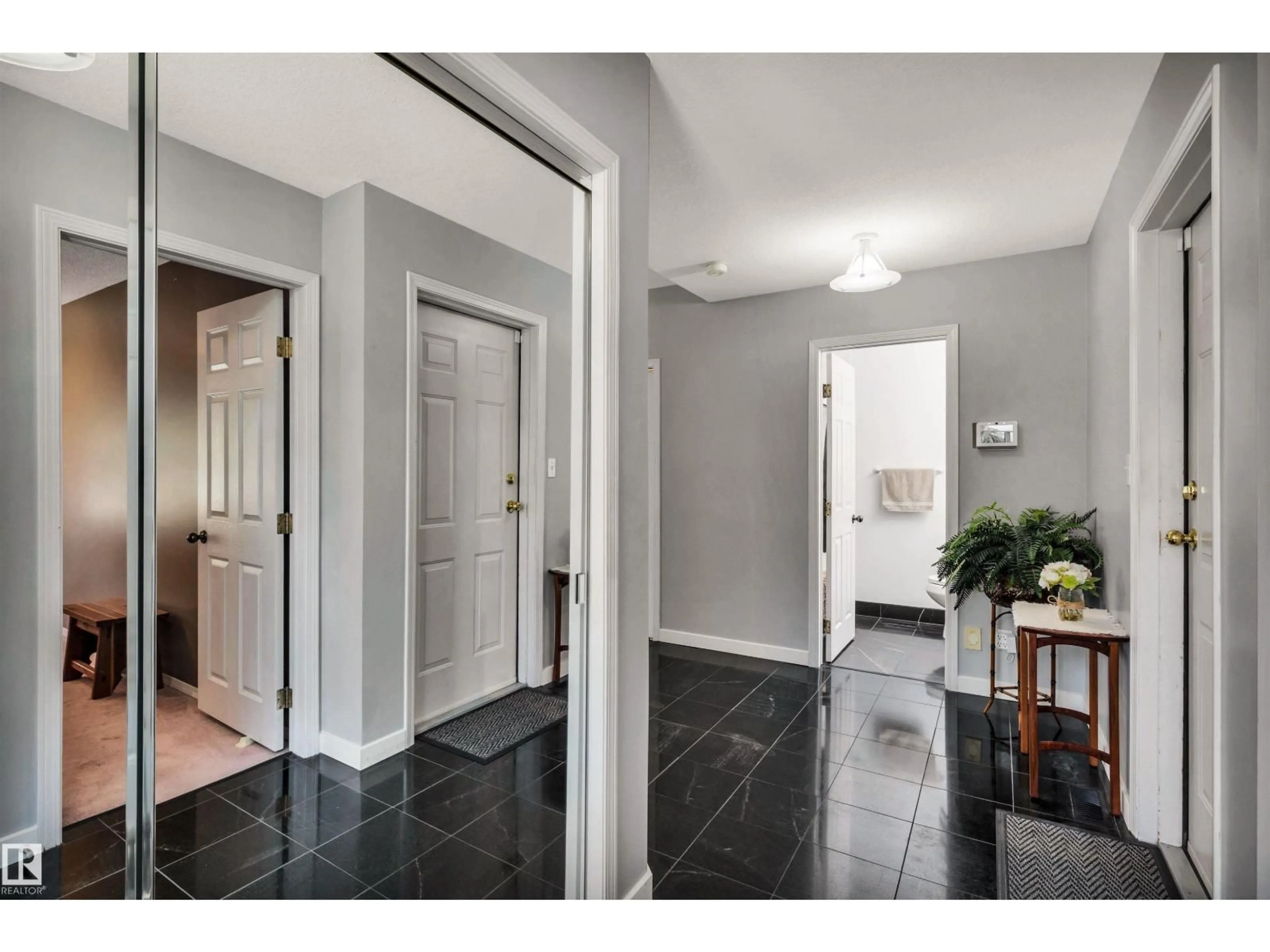 Indoor entryway for 11239 12 AV, Edmonton Alberta T6J6V6