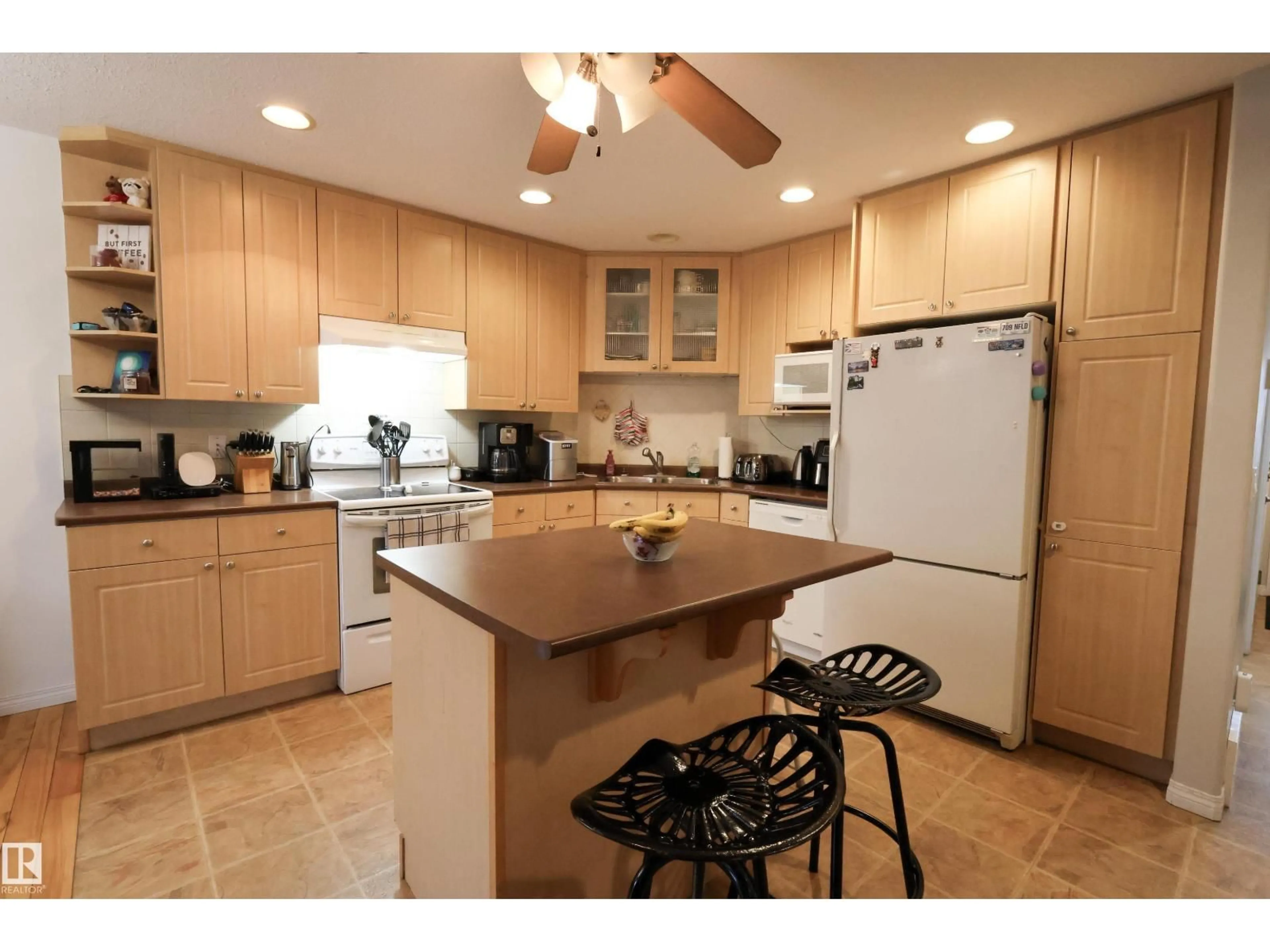 Standard kitchen, unknown for 9913 102, Morinville Alberta T8R1V9