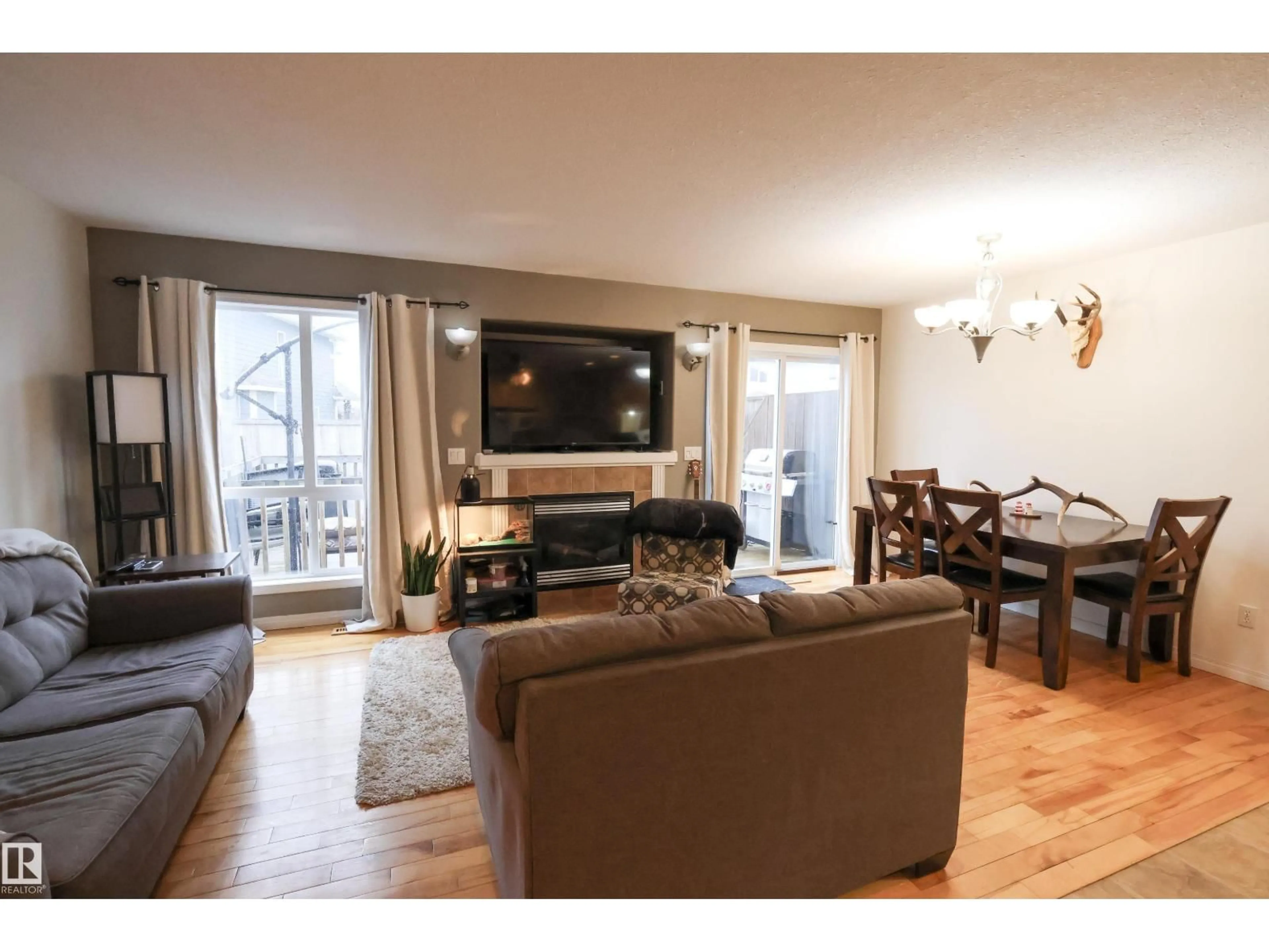 Living room with furniture, wood/laminate floor for 9913 102, Morinville Alberta T8R1V9