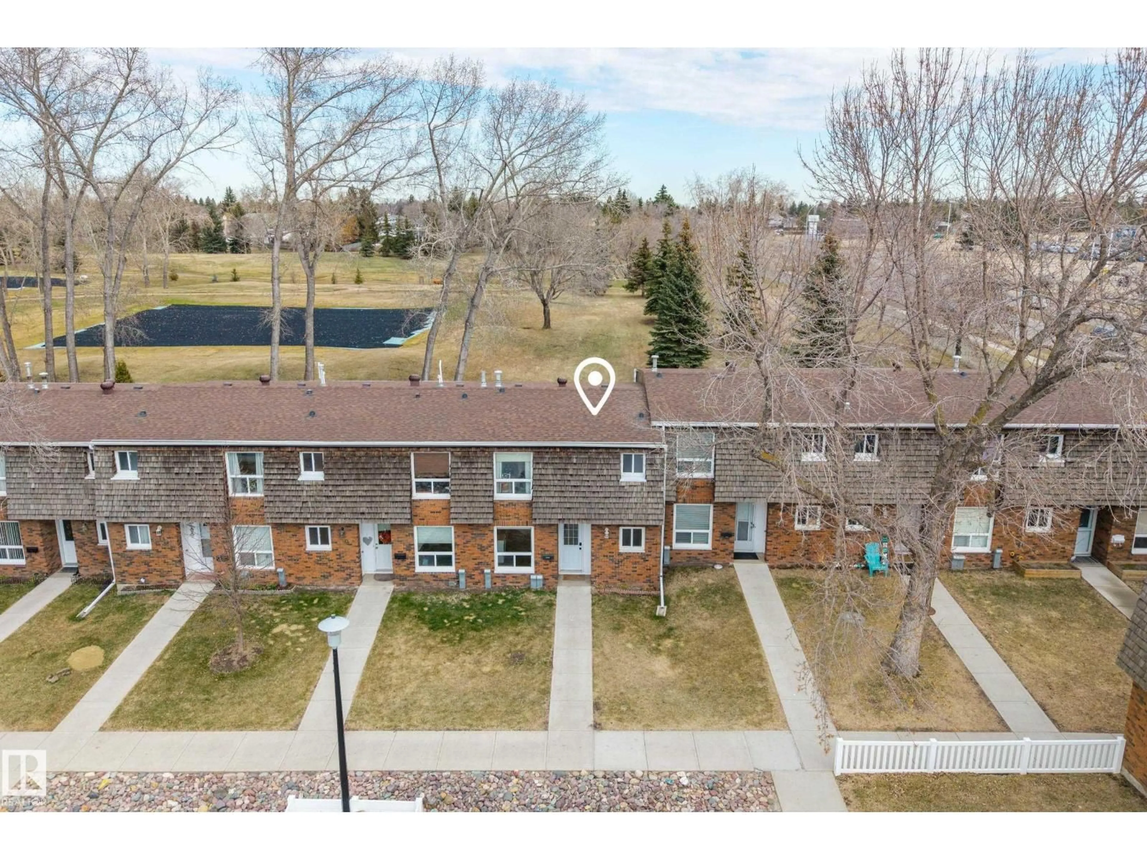 A pic from outside/outdoor area/front of a property/back of a property/a pic from drone, street for 9 GREAT OA, Sherwood Park Alberta T8A0V8