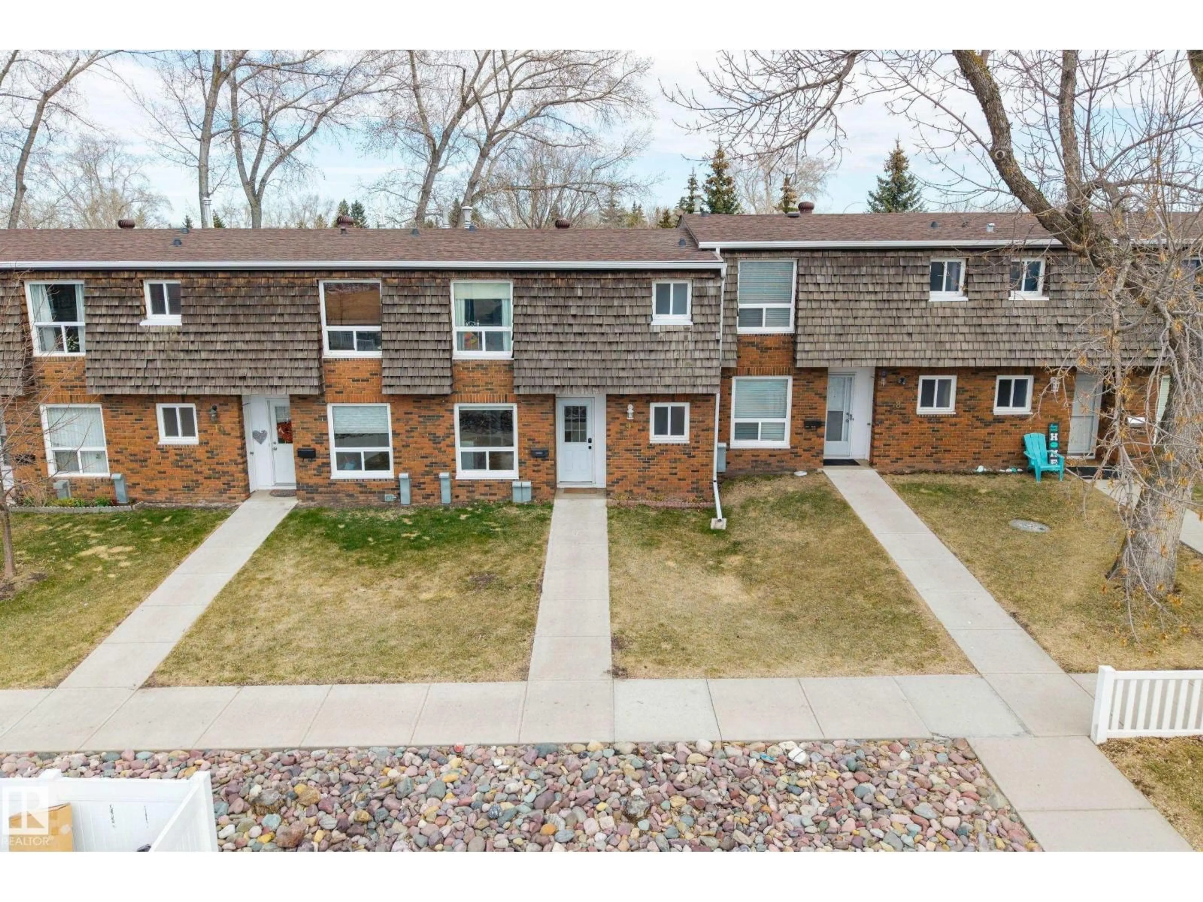 A pic from outside/outdoor area/front of a property/back of a property/a pic from drone, street for 9 GREAT OA, Sherwood Park Alberta T8A0V8