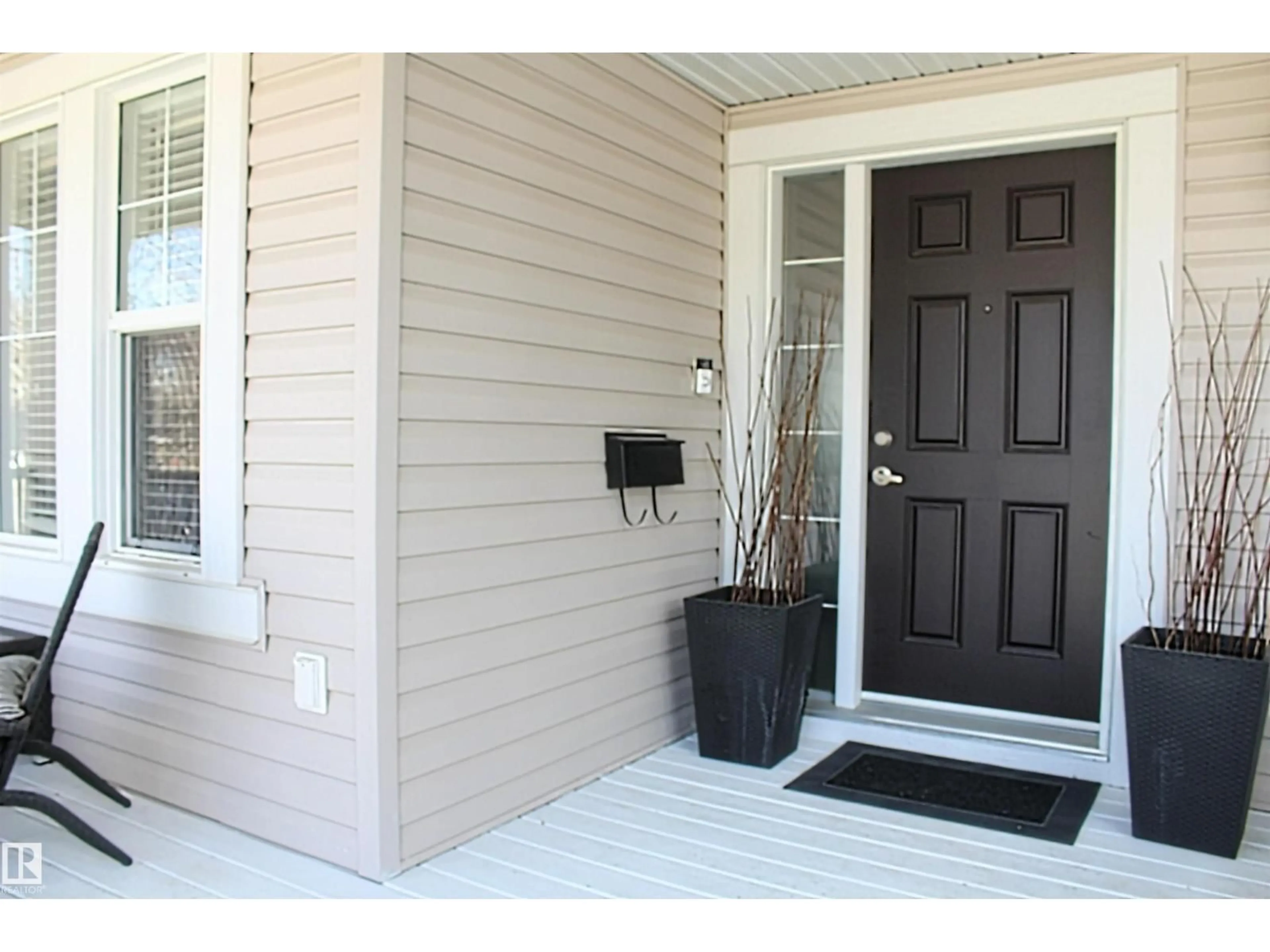 Indoor entryway for 1133 35A AV, Edmonton Alberta T6T0J7