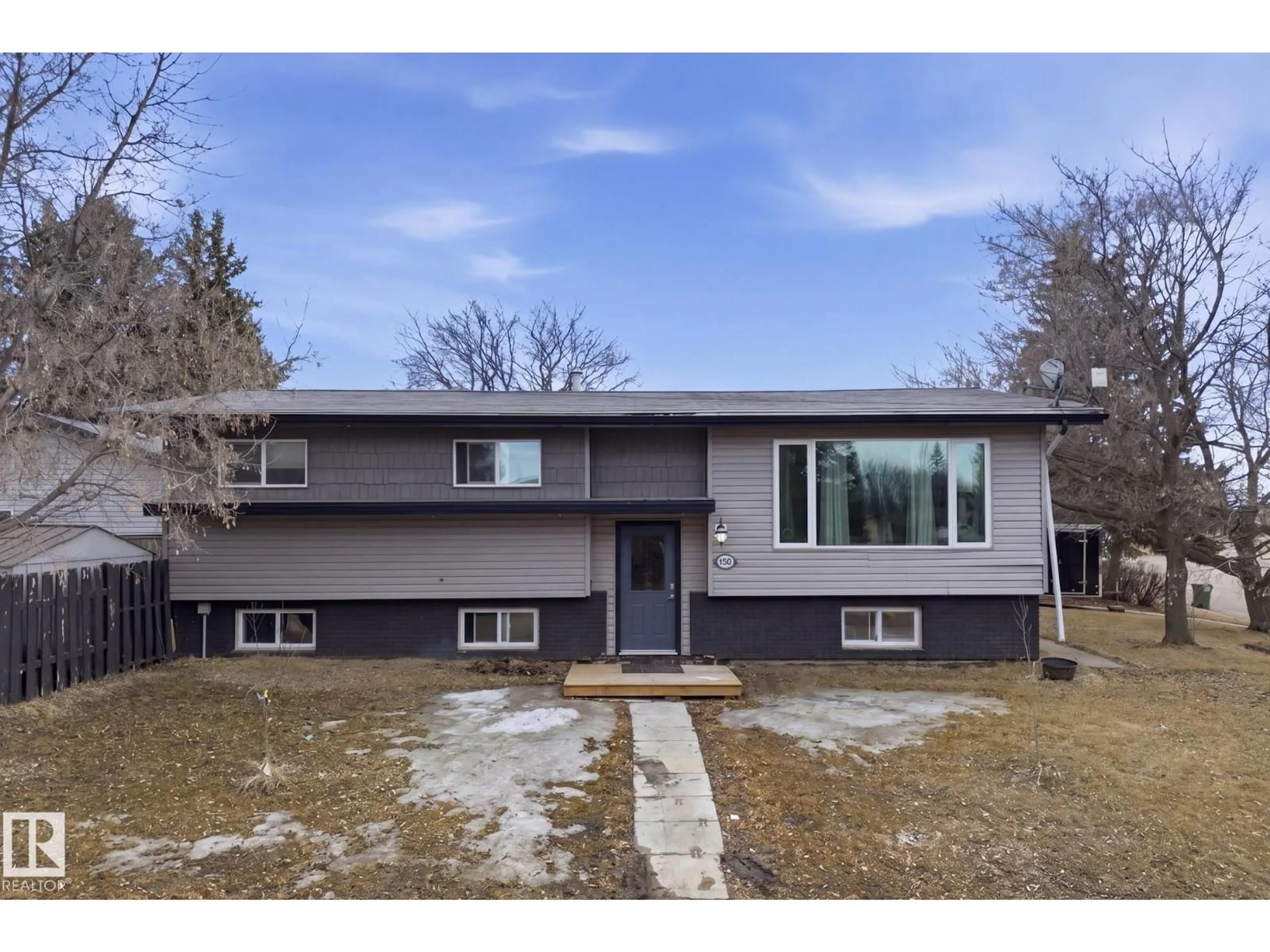 Home with vinyl exterior material, street for 4503 48 AV, Onoway Alberta T0E1V0