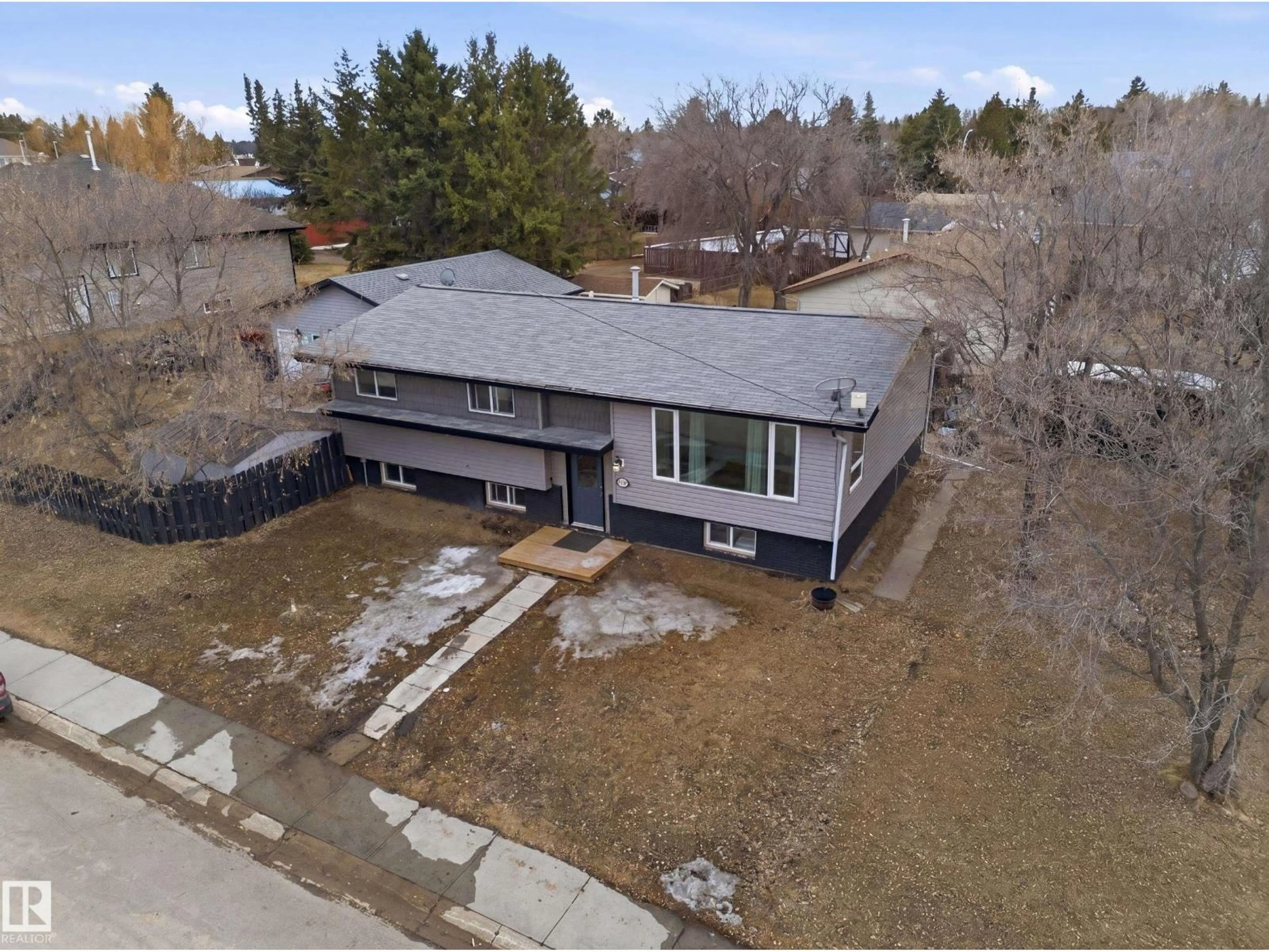 A pic from outside/outdoor area/front of a property/back of a property/a pic from drone, street for 4503 48 AV, Onoway Alberta T0E1V0