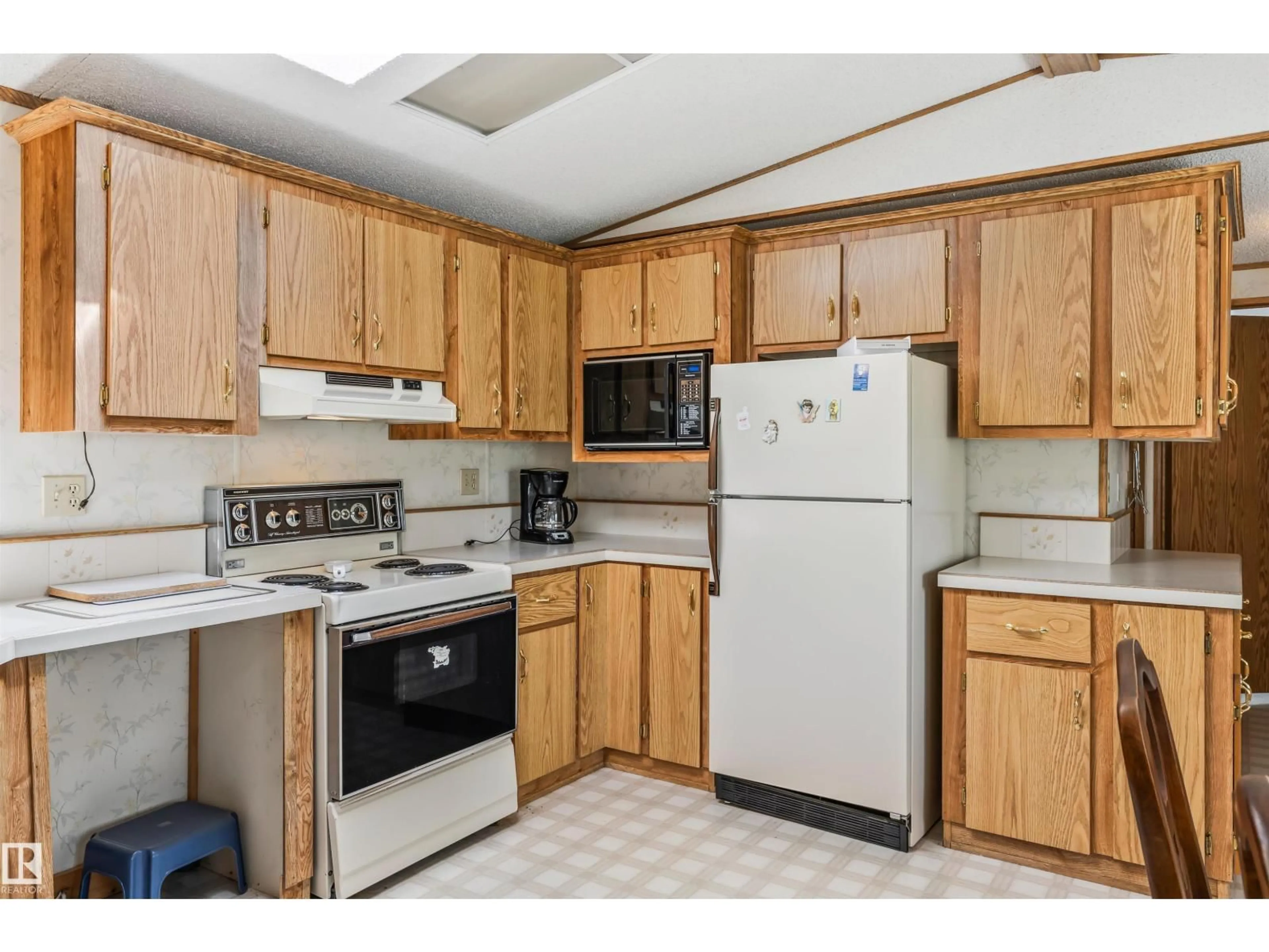 Standard kitchen, unknown for 59316 RANGE RD 54, Rural Barrhead County Alberta T7N1N3