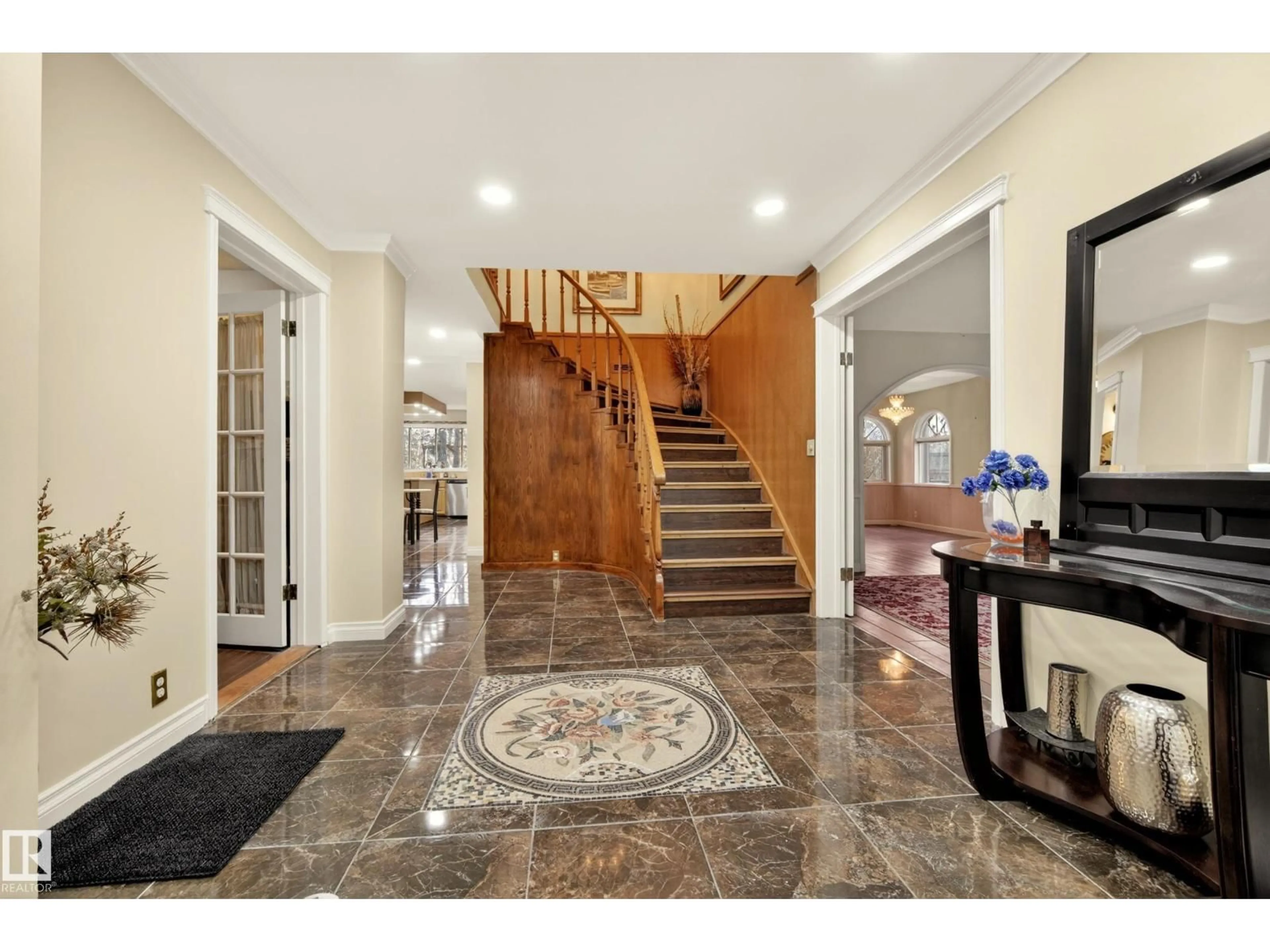 Indoor foyer for 33 GLEN MEADOW CR, St. Albert Alberta T8N3A2