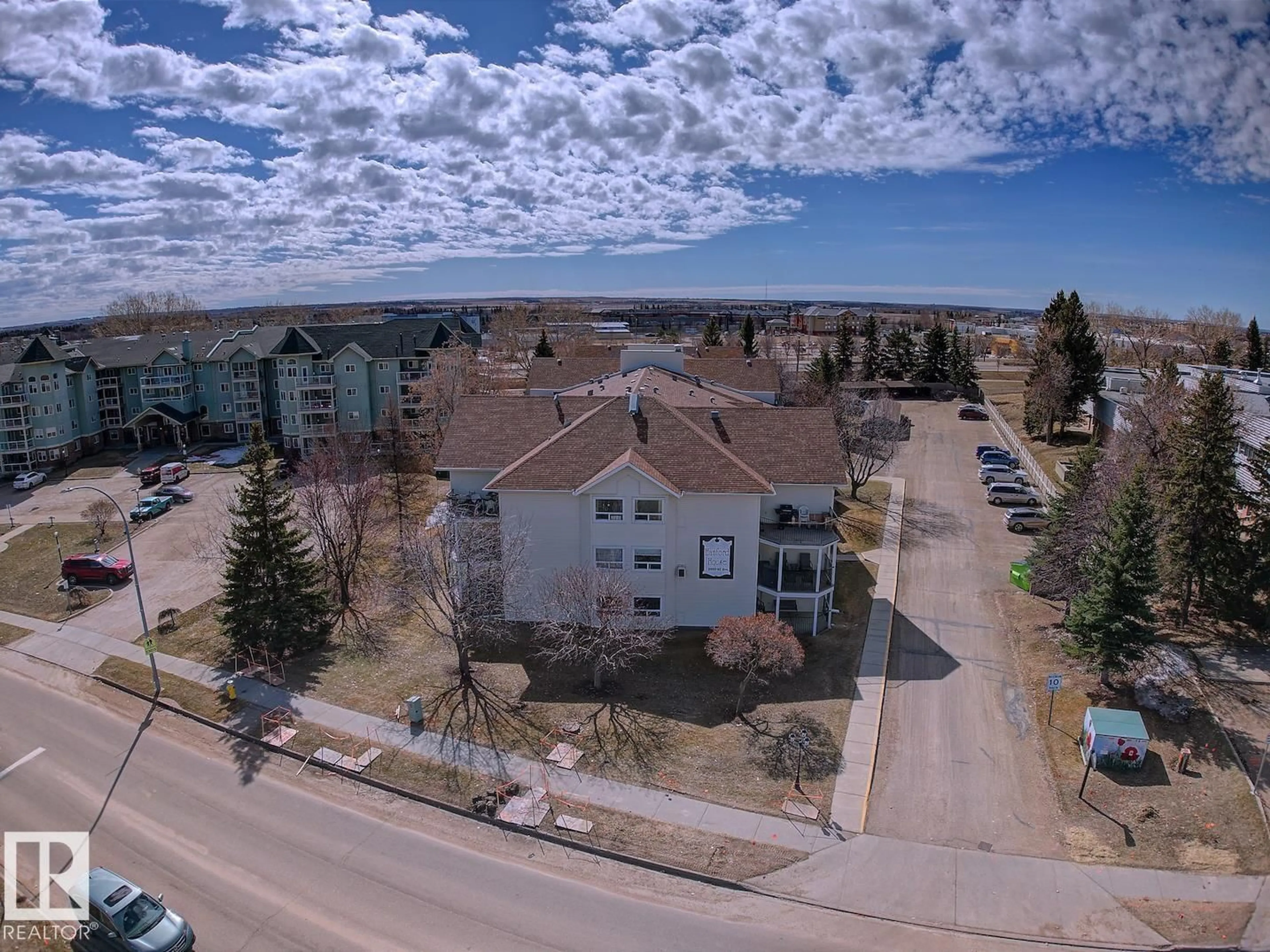 A pic from outside/outdoor area/front of a property/back of a property/a pic from drone, unknown for 109 - 9985 93 AV, Fort Saskatchewan Alberta T8L1N5