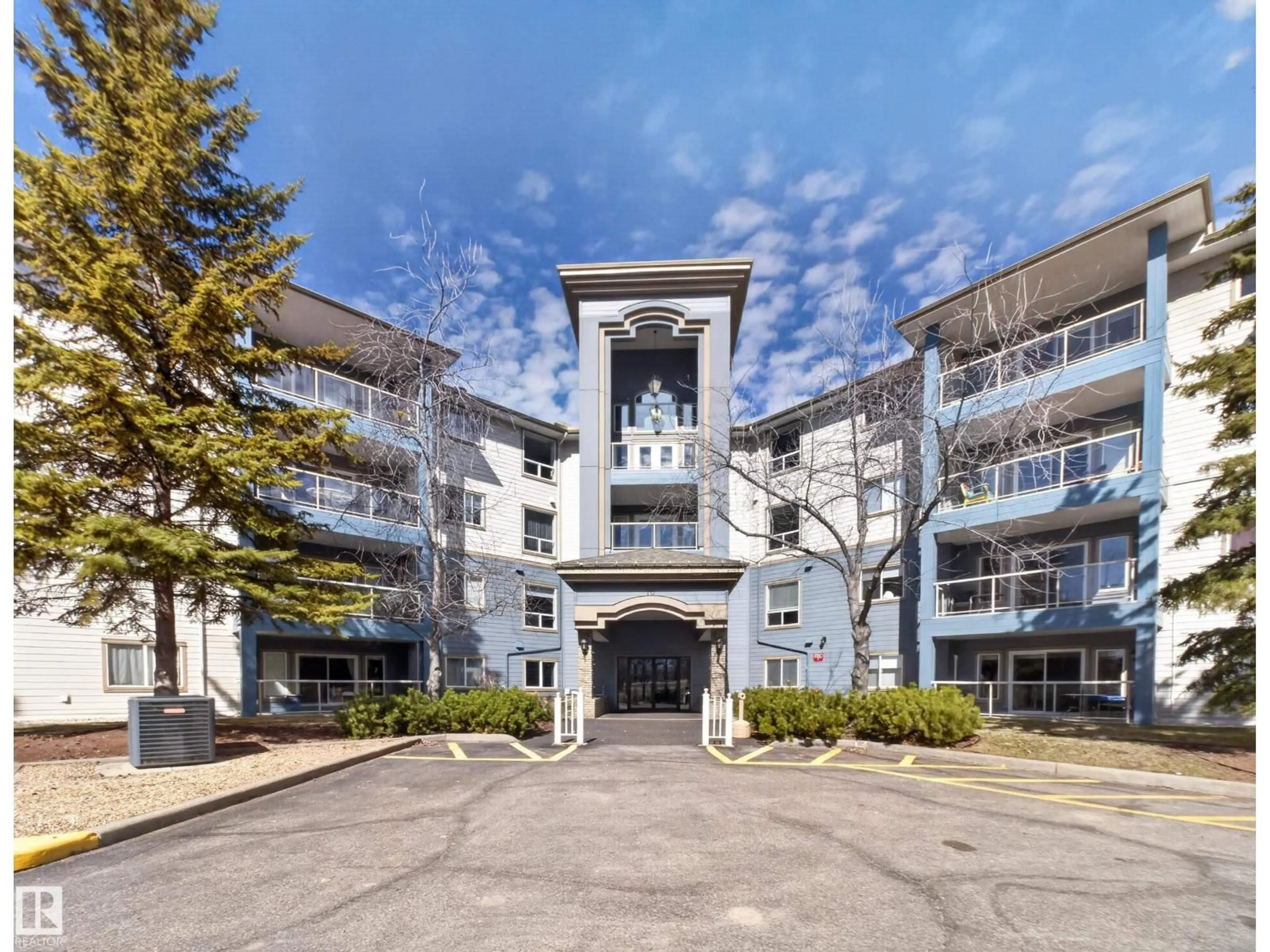 Indoor foyer for 70 - 415 CRYSTAL LN, Sherwood Park Alberta T8H1T8