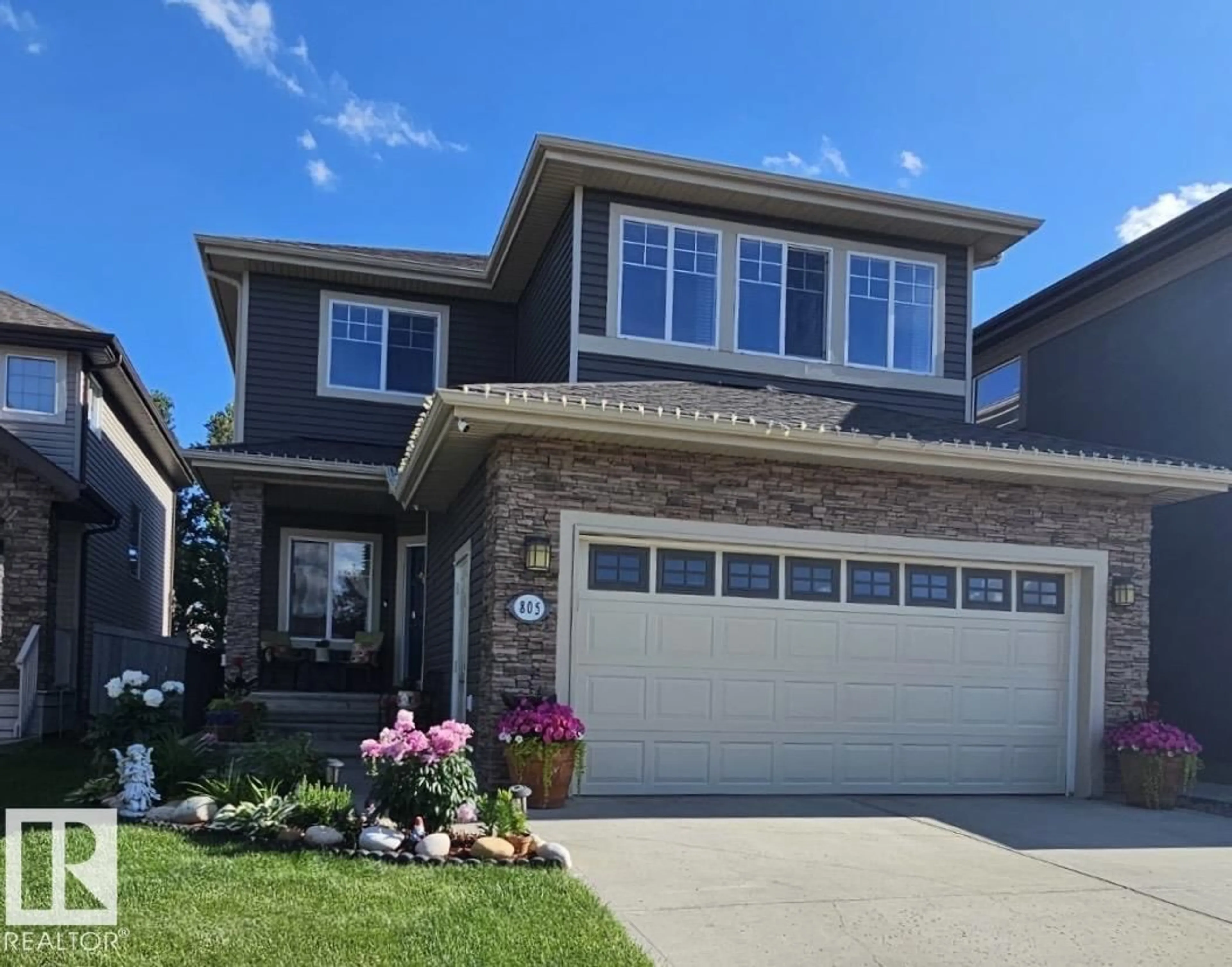 Home with vinyl exterior material, street for 805 HODGINS RD, Edmonton Alberta T6M0L1