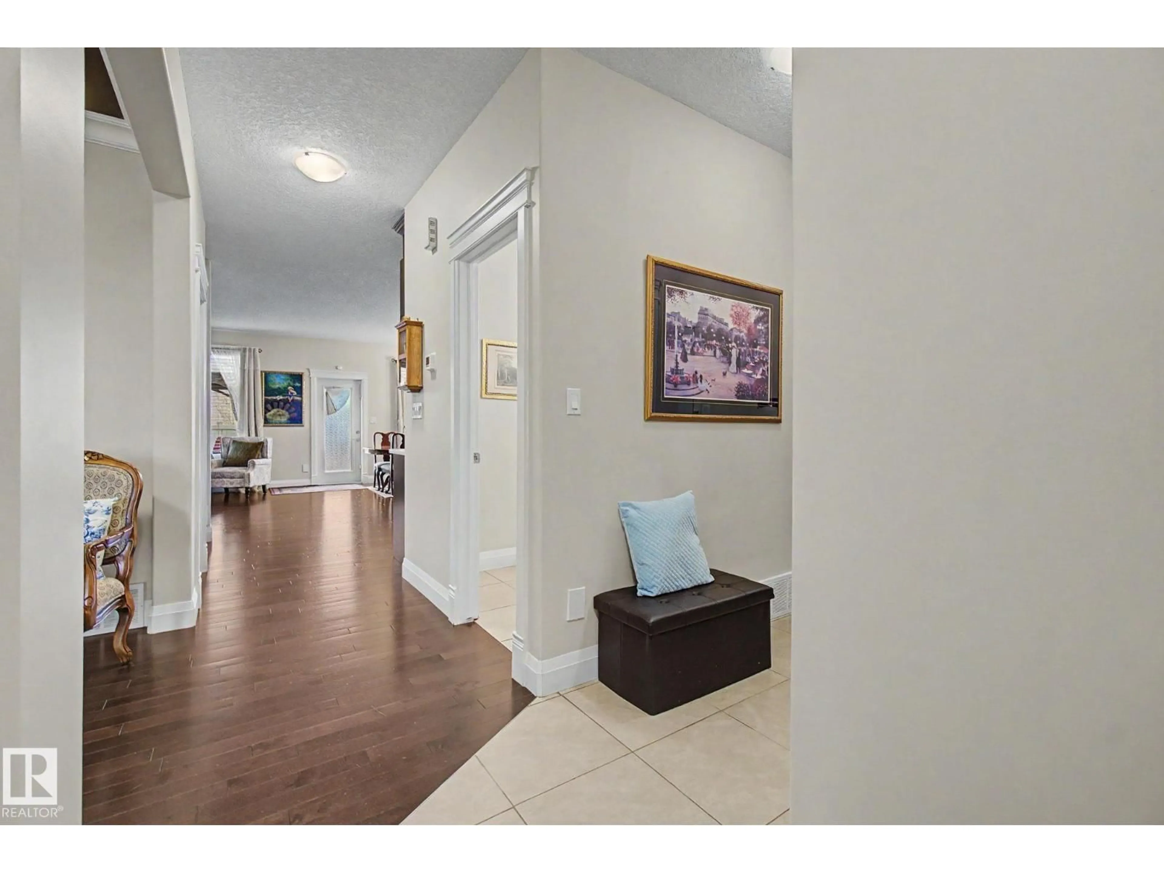 Indoor entryway for 805 HODGINS RD, Edmonton Alberta T6M0L1