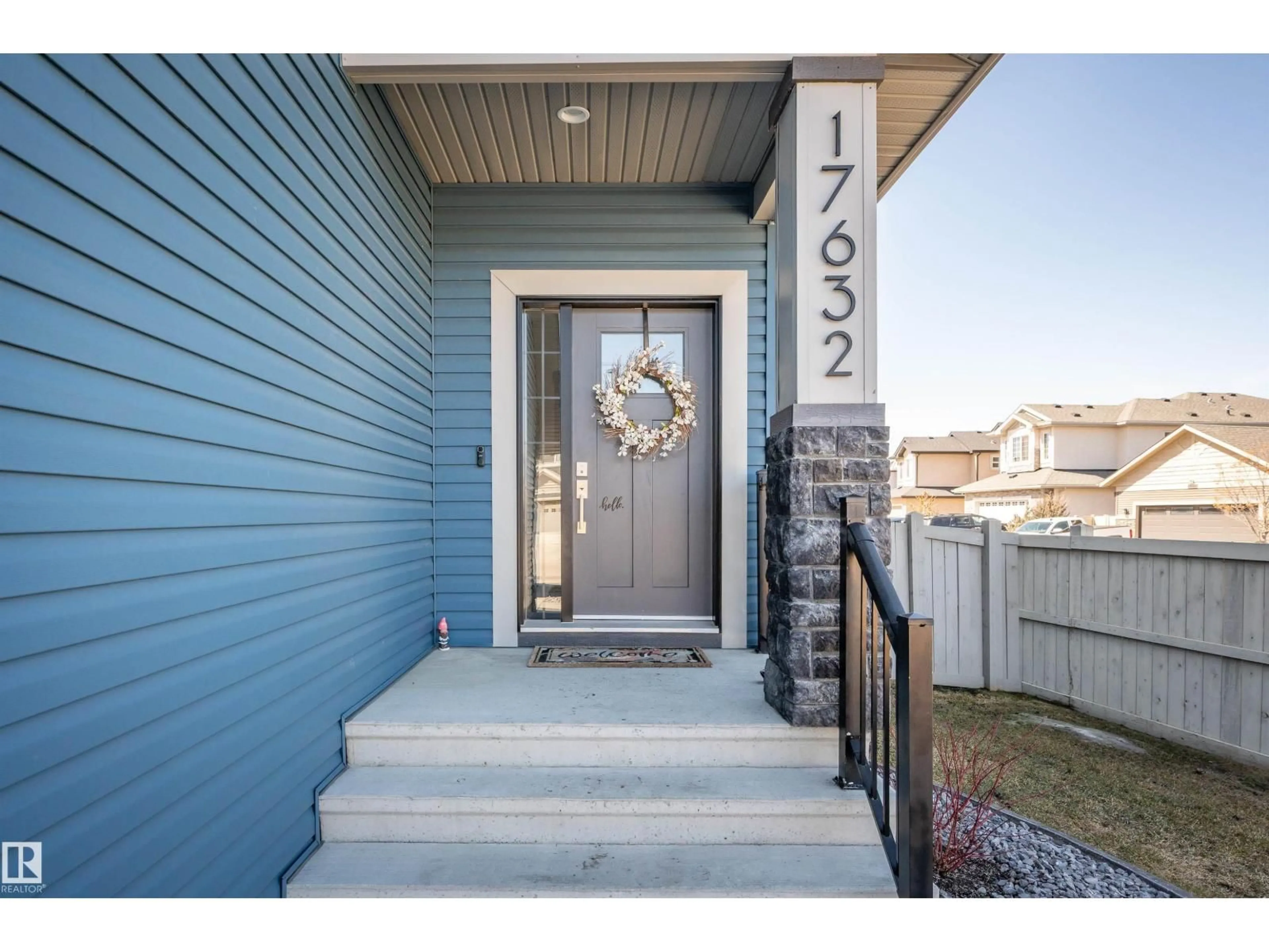 Indoor entryway for 17632 77 ST, Edmonton Alberta T5Z0N3