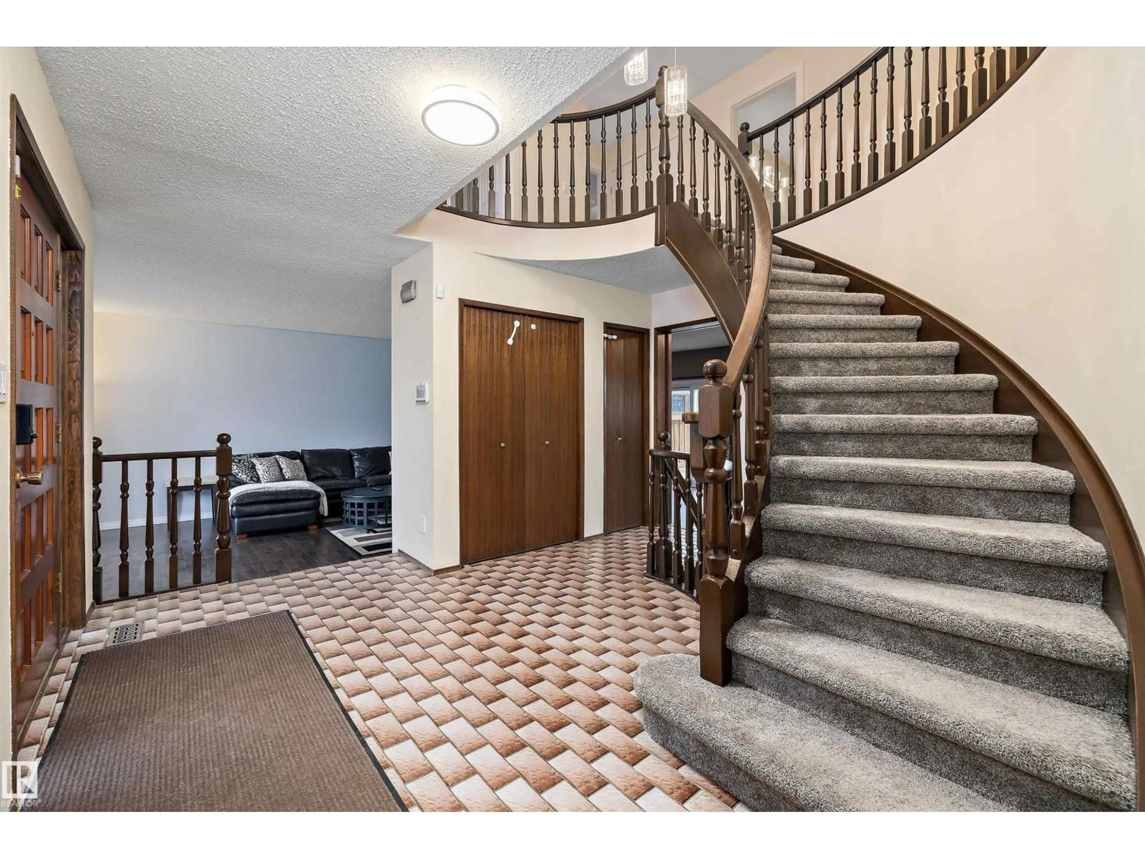 Indoor foyer for NW - 15813 100 ST, Edmonton Alberta T5X4E2