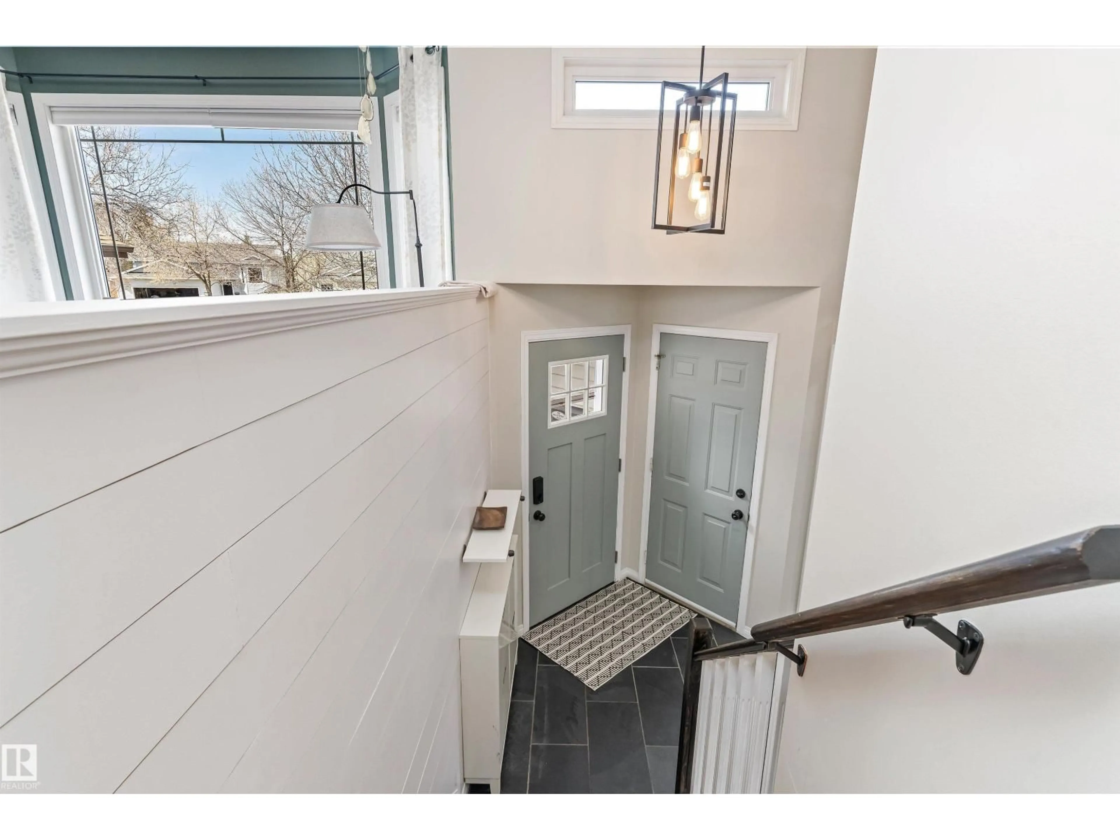 Indoor entryway for 3 DARLINGTON DR, Sherwood Park Alberta T8H1R8