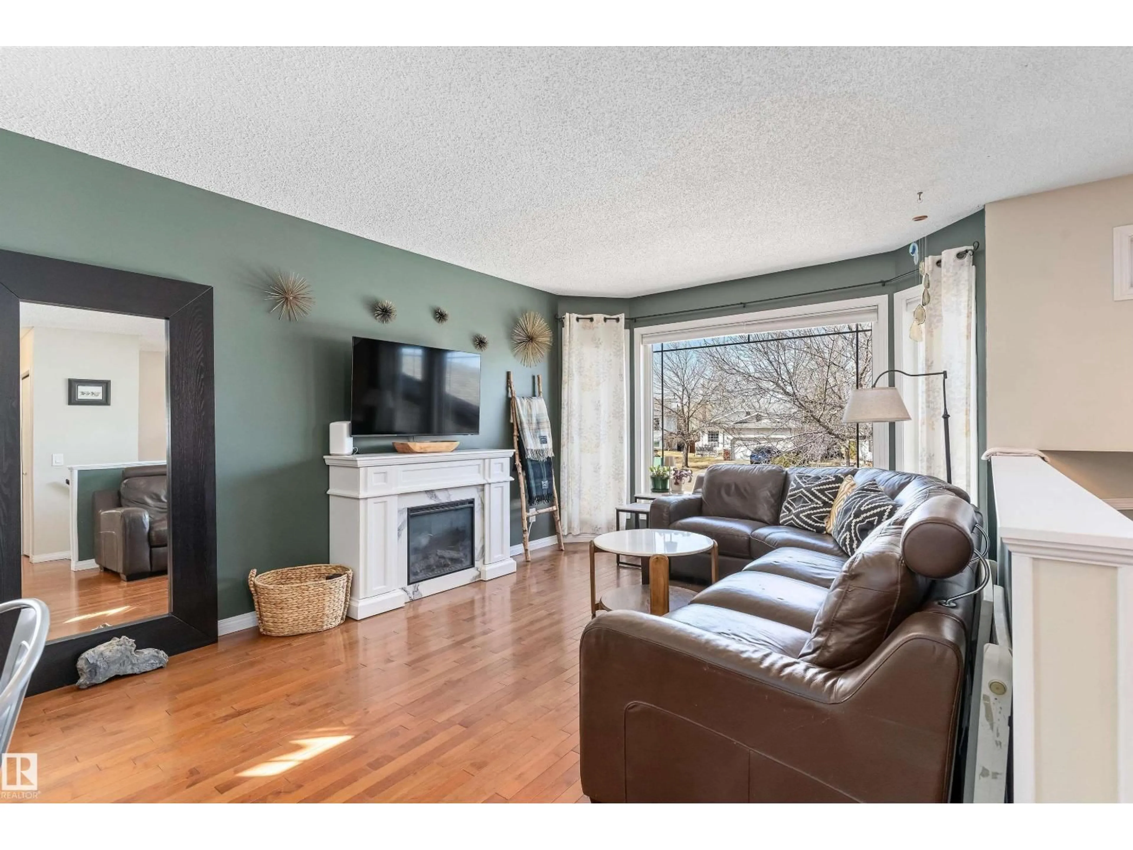 Living room with furniture, wood/laminate floor for 3 DARLINGTON DR, Sherwood Park Alberta T8H1R8