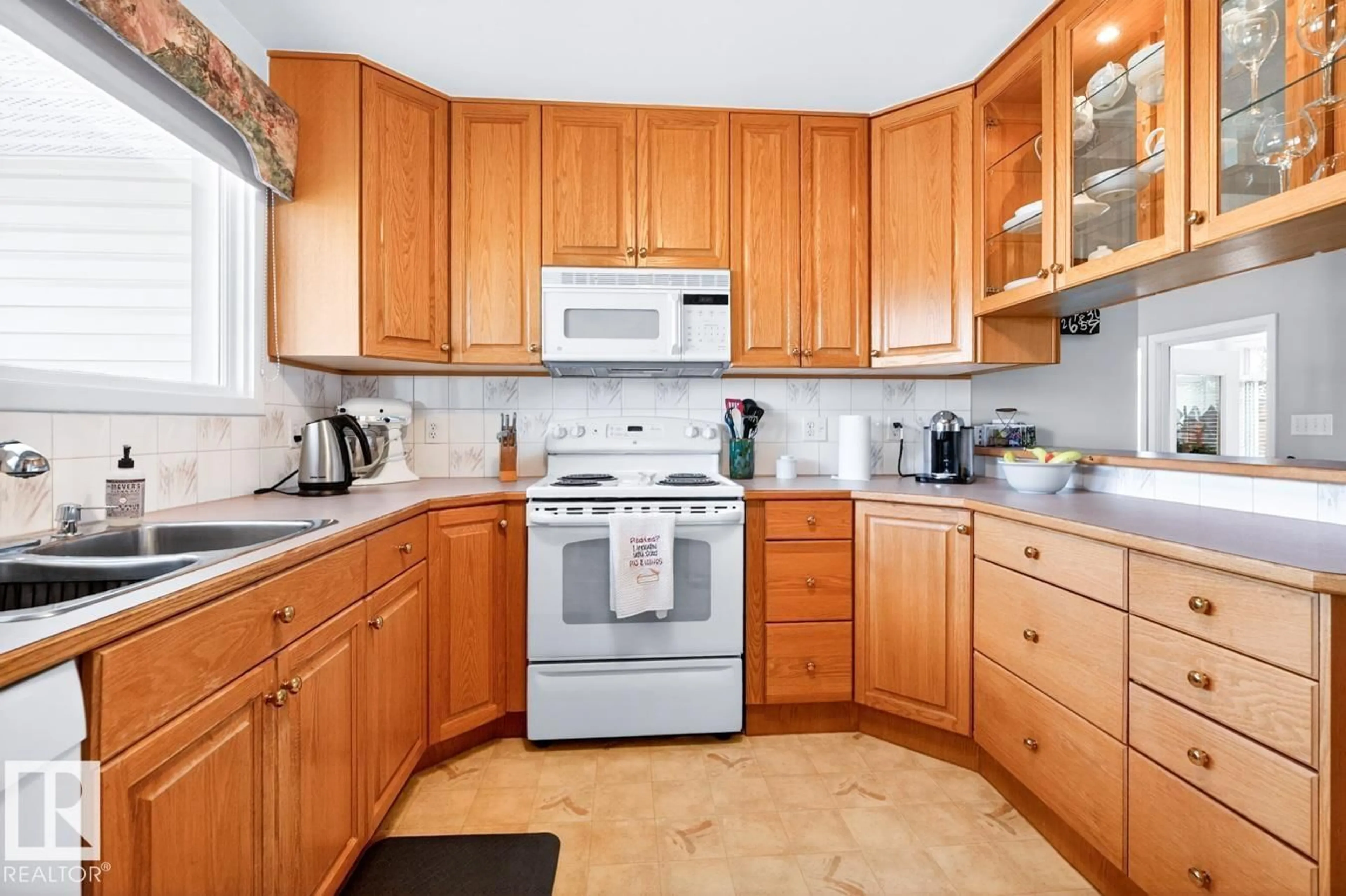 Standard kitchen, unknown for 195 WILLOW ST, Sherwood Park Alberta T8A1P7