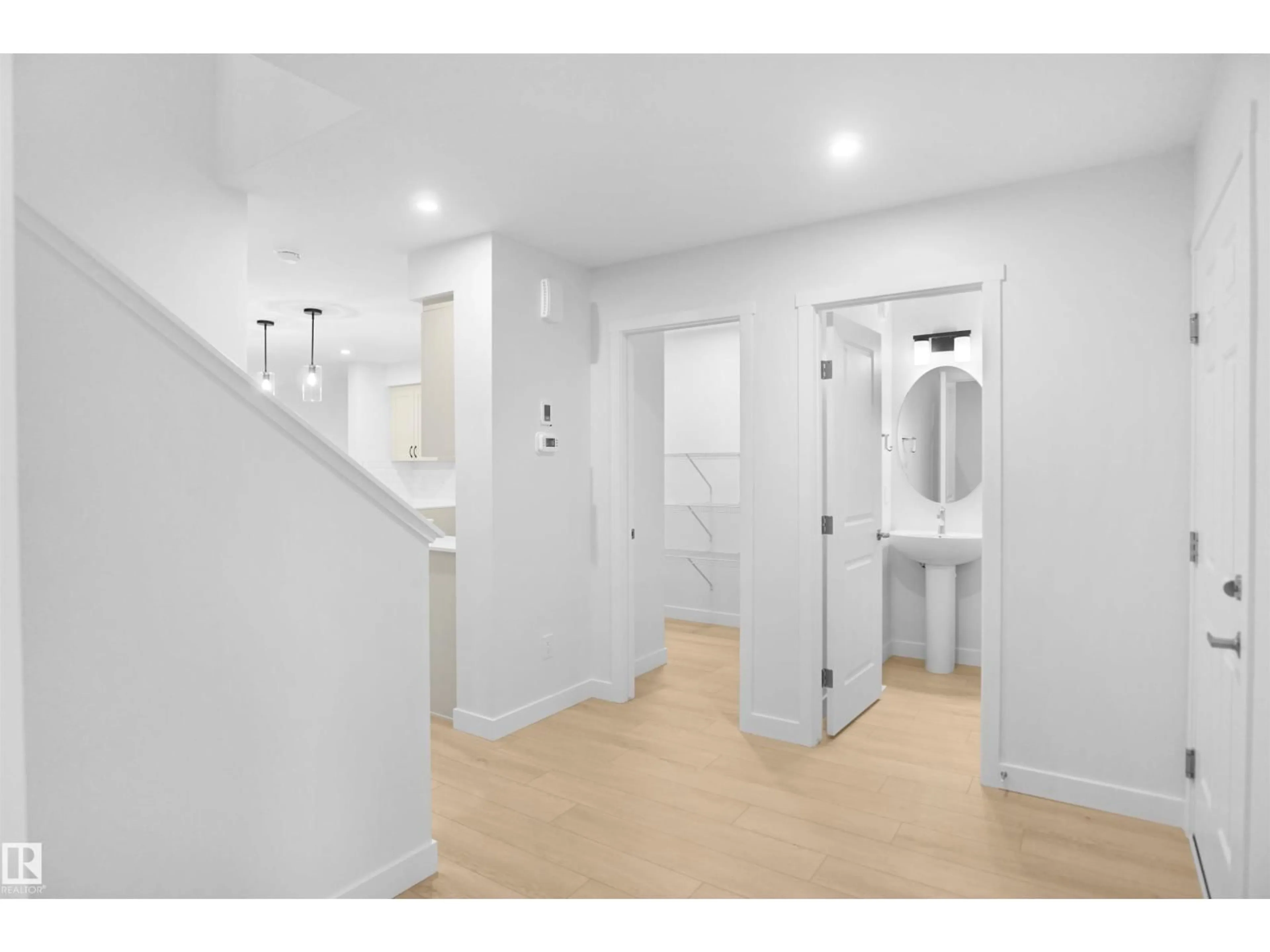 Indoor entryway for 117 FICUS WY, Fort Saskatchewan Alberta T8L0Z6