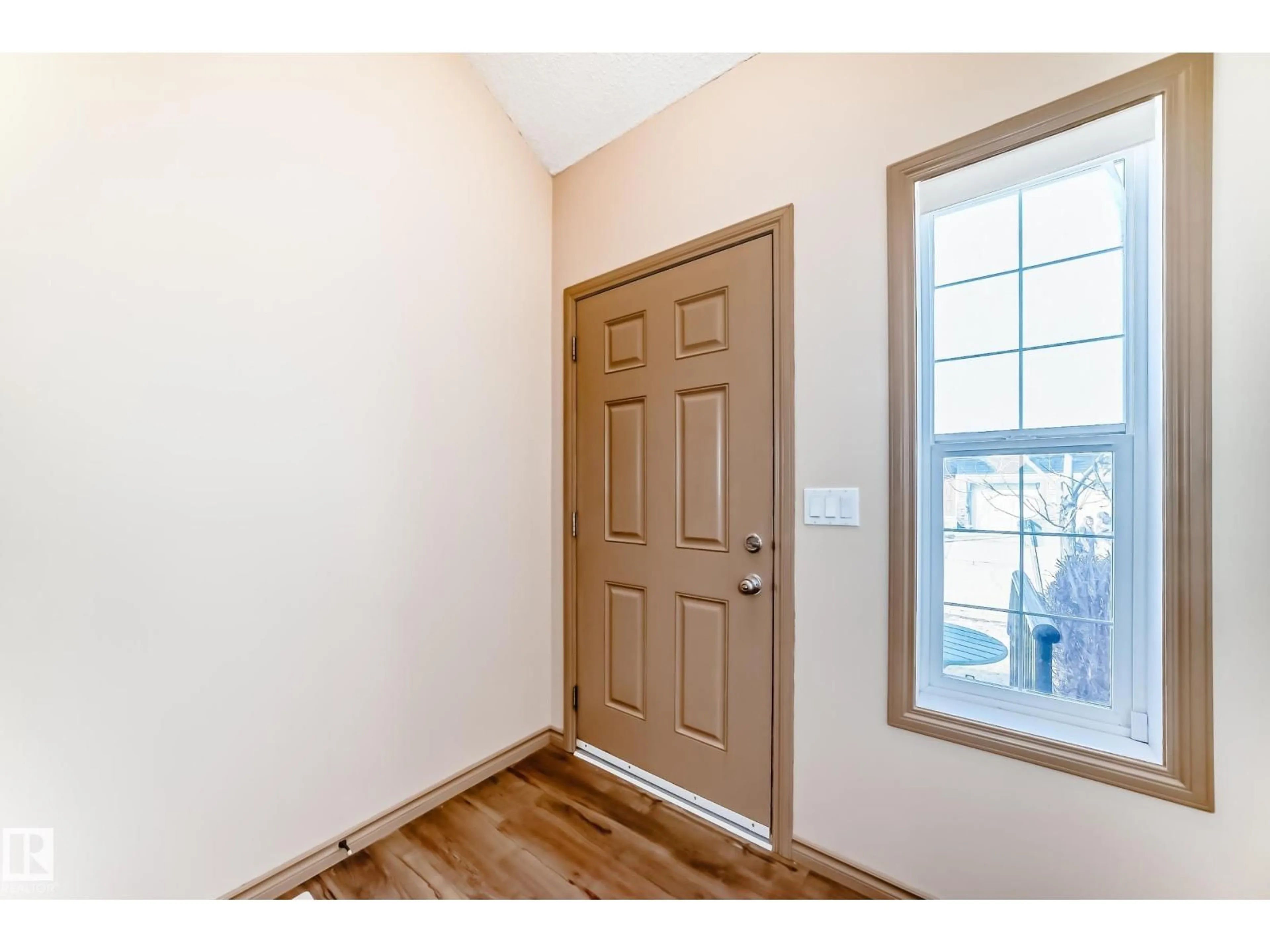 Indoor entryway for 15 - 47 WOODSMERE CL, Fort Saskatchewan Alberta T8L4S2