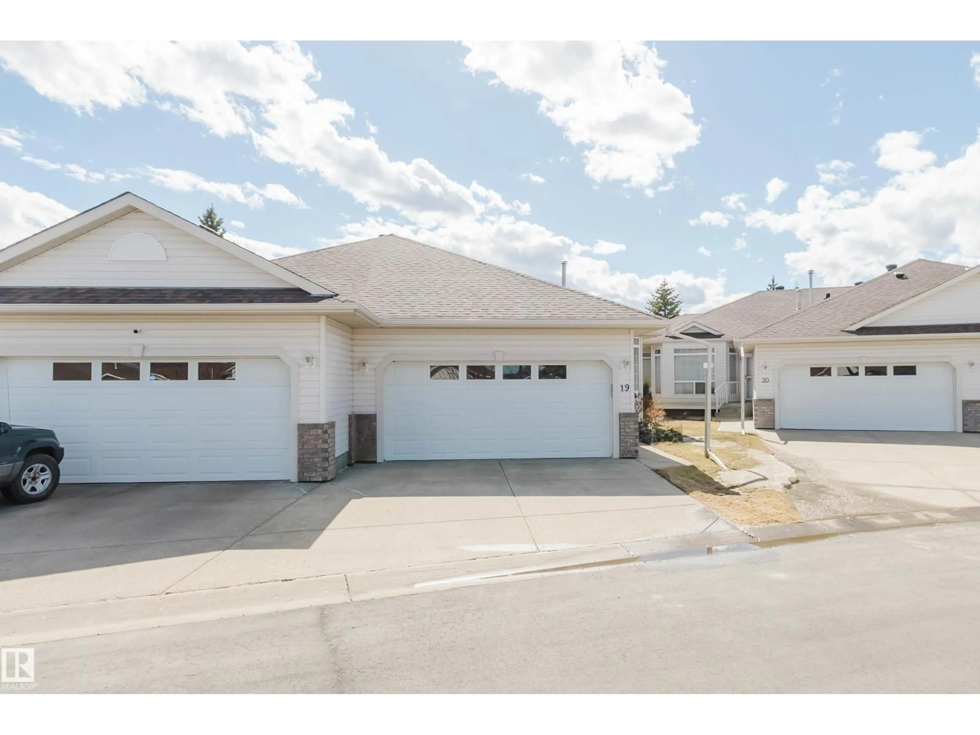 Indoor garage for 19 - 1659 JAMHA RD, Edmonton Alberta T6L7G6