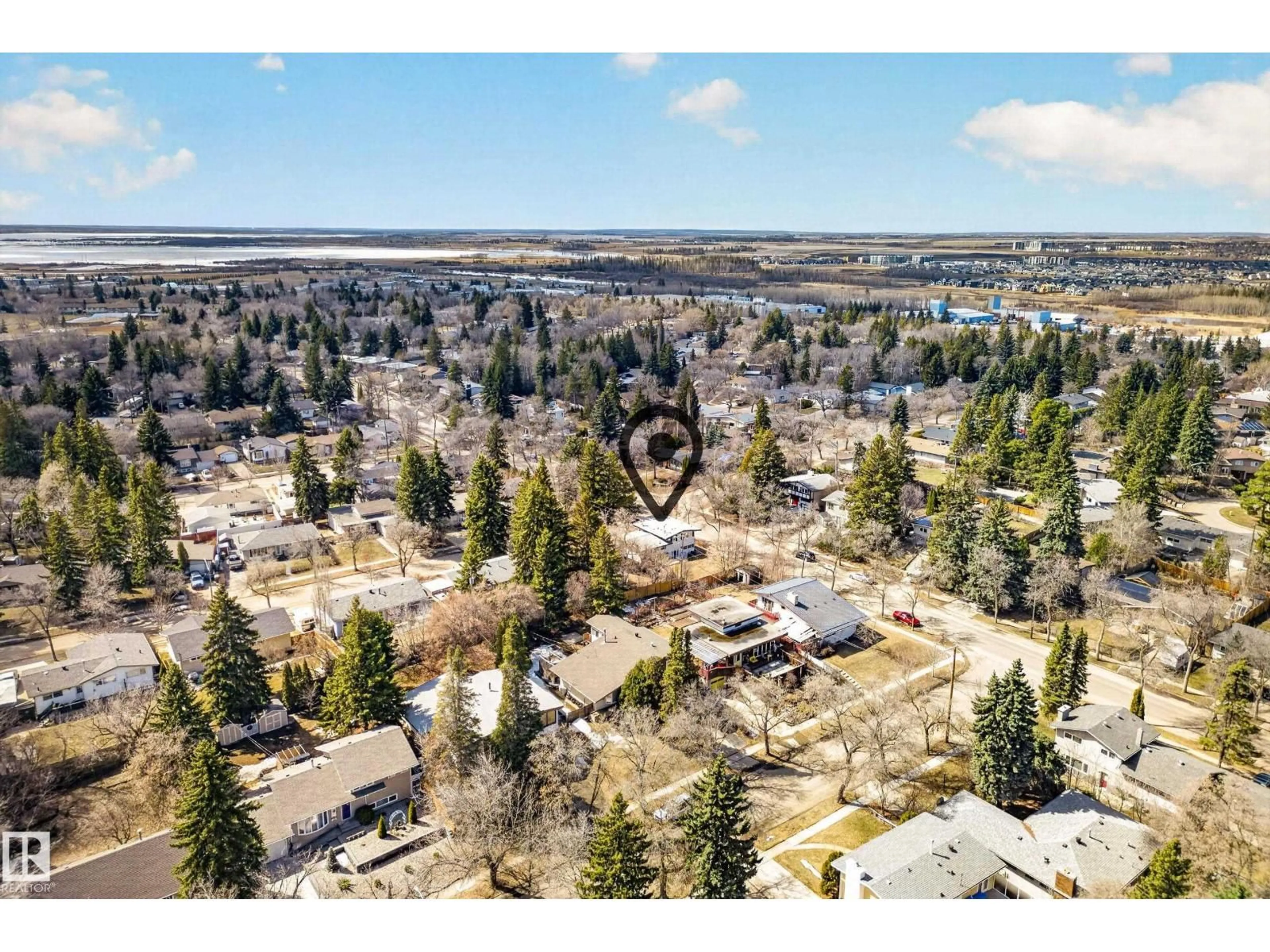 A pic from outside/outdoor area/front of a property/back of a property/a pic from drone, unknown for 1 GREENWICH CR, St. Albert Alberta T8N0Z5