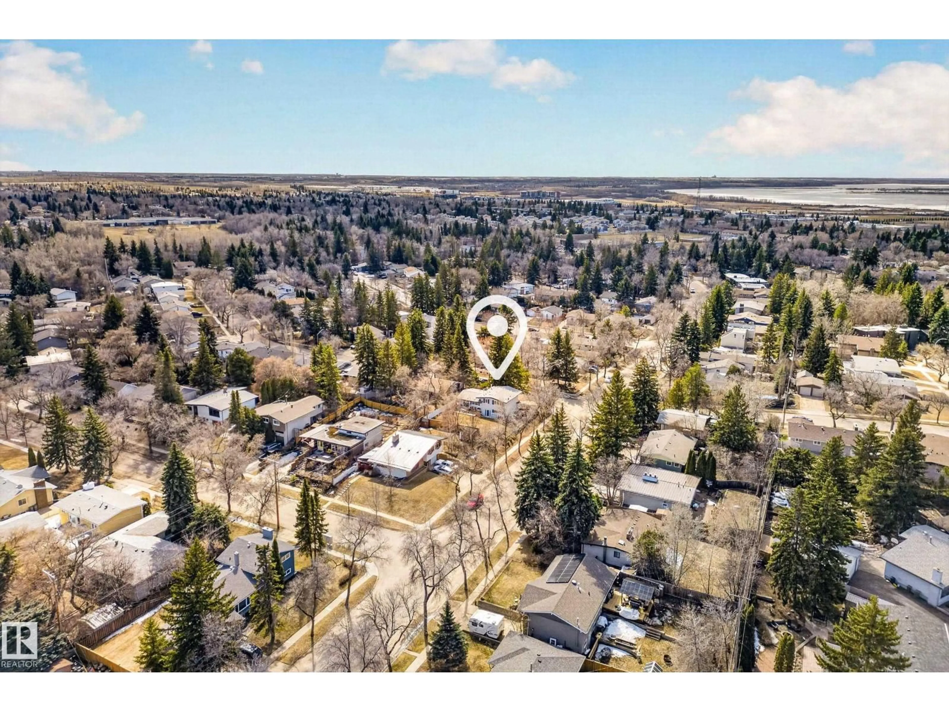 A pic from outside/outdoor area/front of a property/back of a property/a pic from drone, street for 1 GREENWICH CR, St. Albert Alberta T8N0Z5