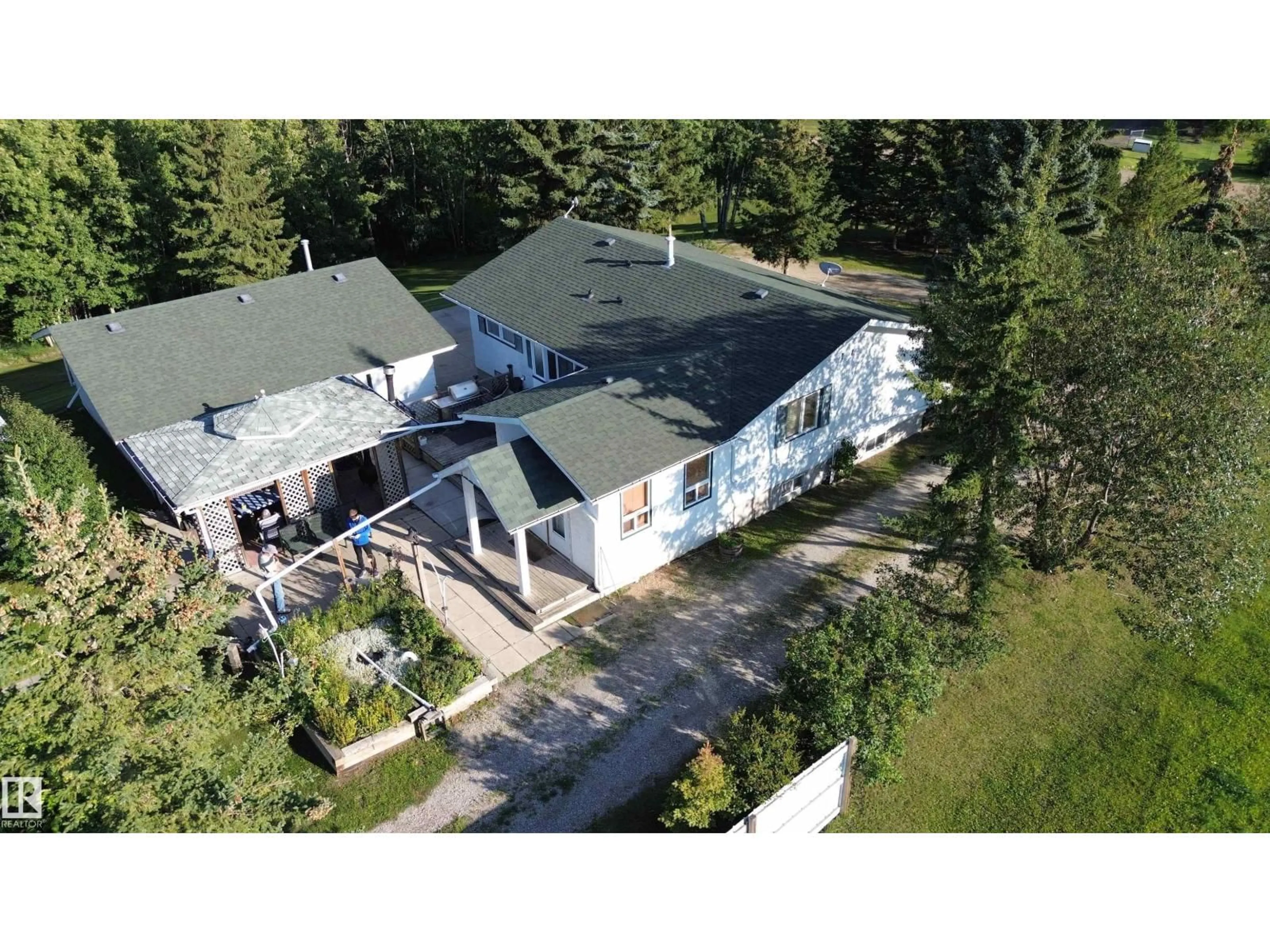 A pic from outside/outdoor area/front of a property/back of a property/a pic from drone, unknown for 14 53348 RGE ROAD 211, Rural Strathcona County Alberta T0B0E0