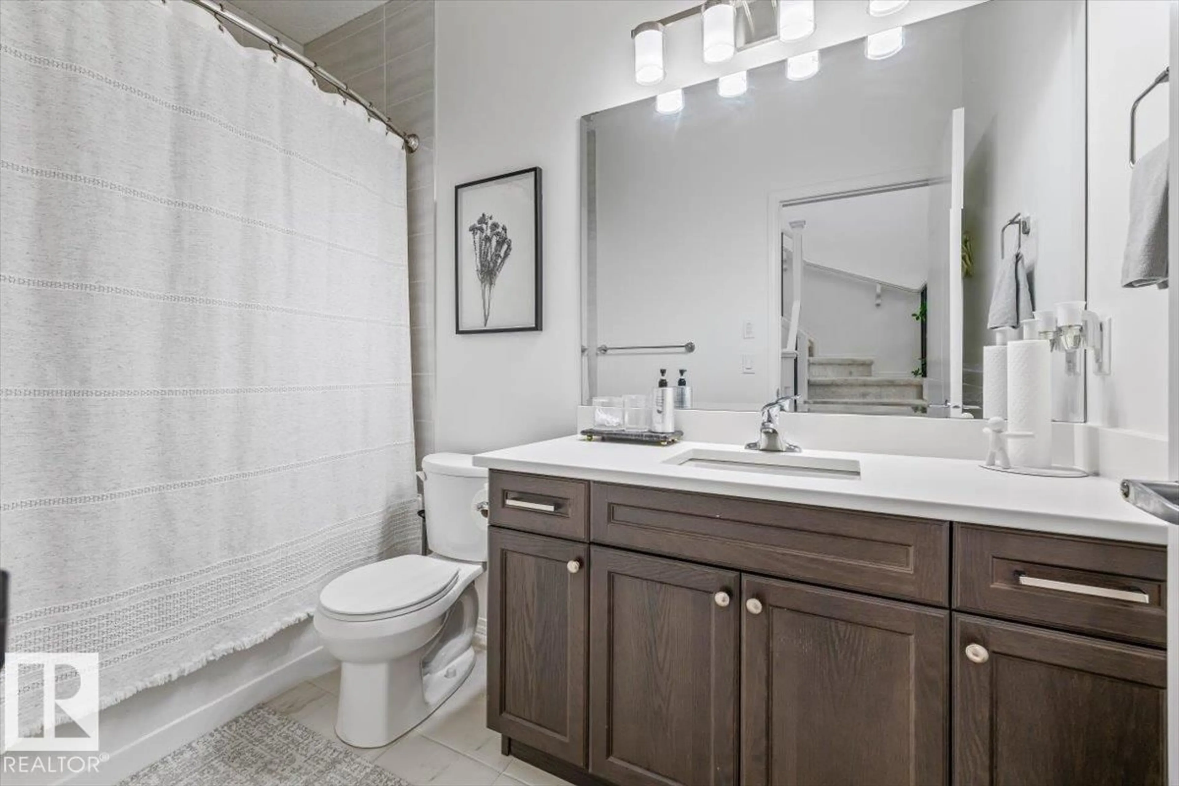 Standard bathroom, ceramic/tile floor for SW - 915 177 ST, Edmonton Alberta T6W2X2