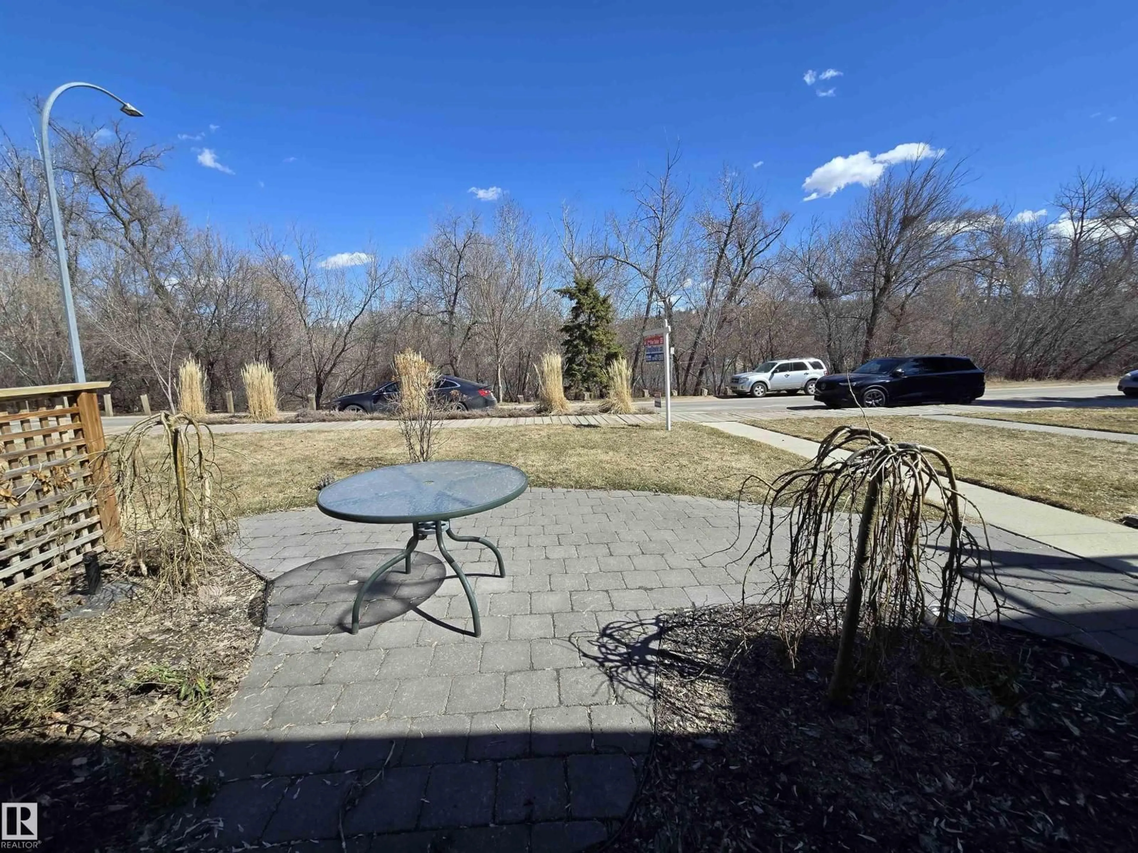 A pic from outside/outdoor area/front of a property/back of a property/a pic from drone, unknown for 10282 87 ST, Edmonton Alberta T5H1N6