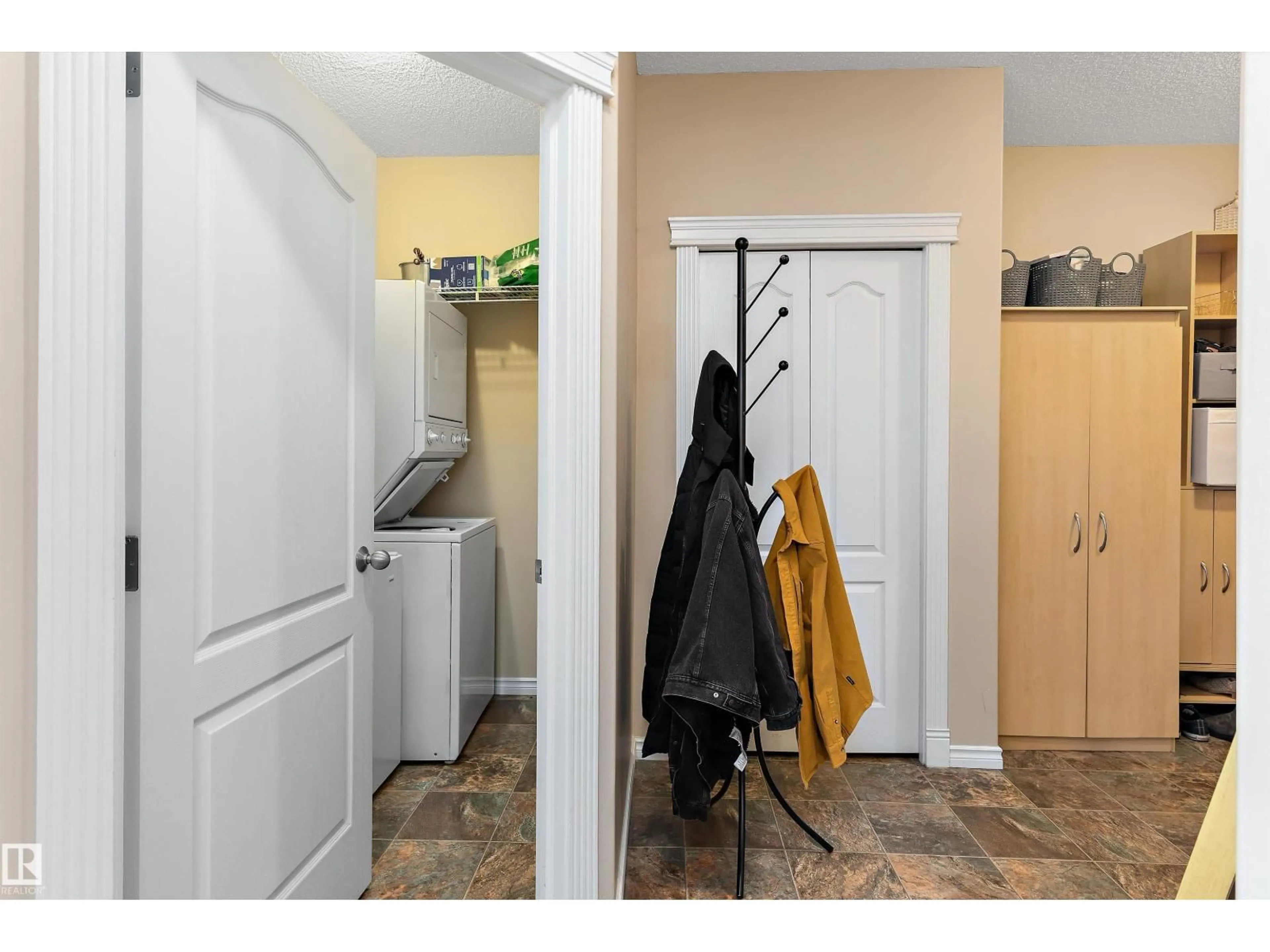 Indoor entryway for #211 - 16715 100 AV, Edmonton Alberta T5P4Z5