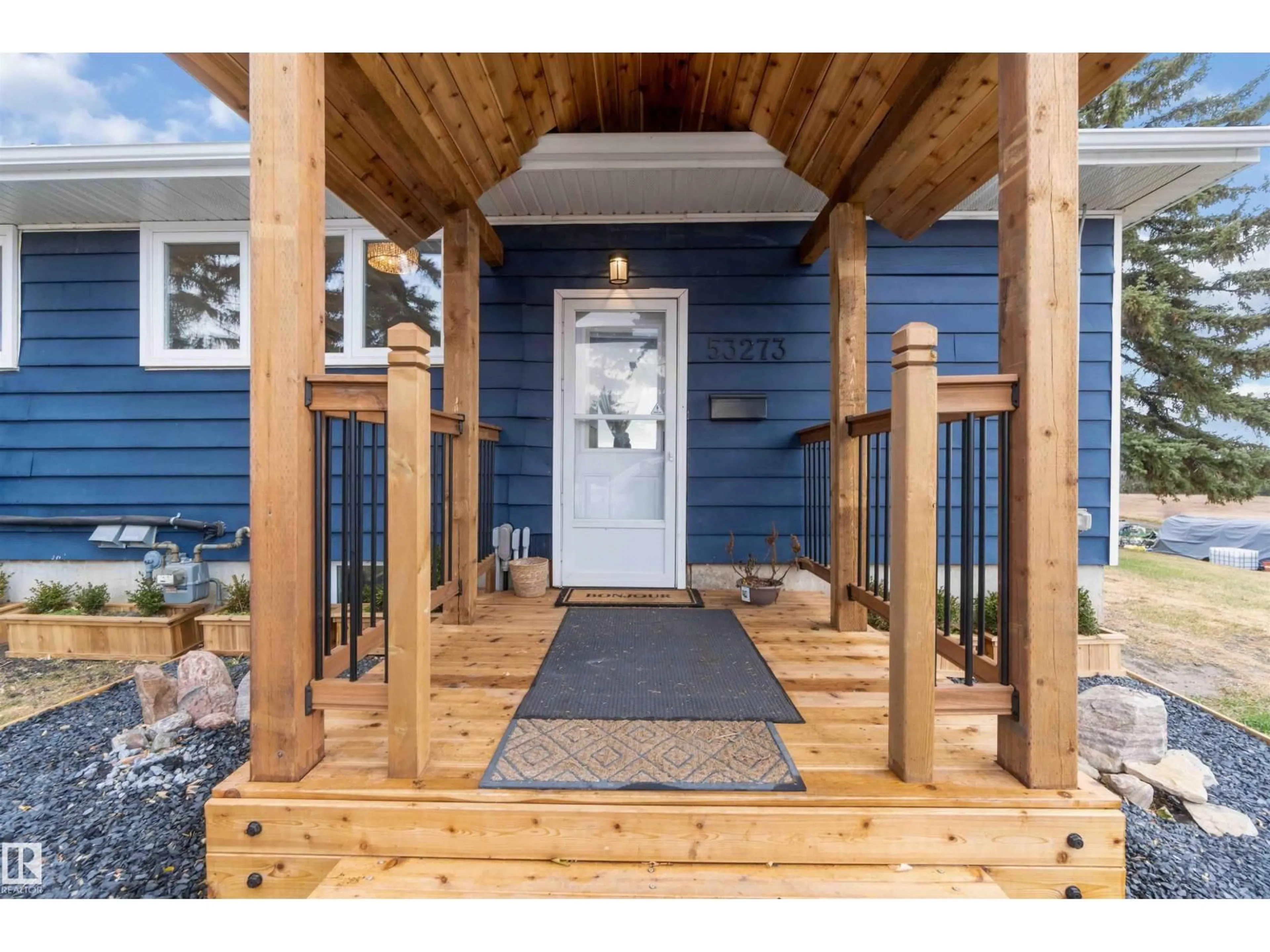 Indoor entryway for 53273 RGE ROAD 215, Rural Strathcona County Alberta T8E2B4