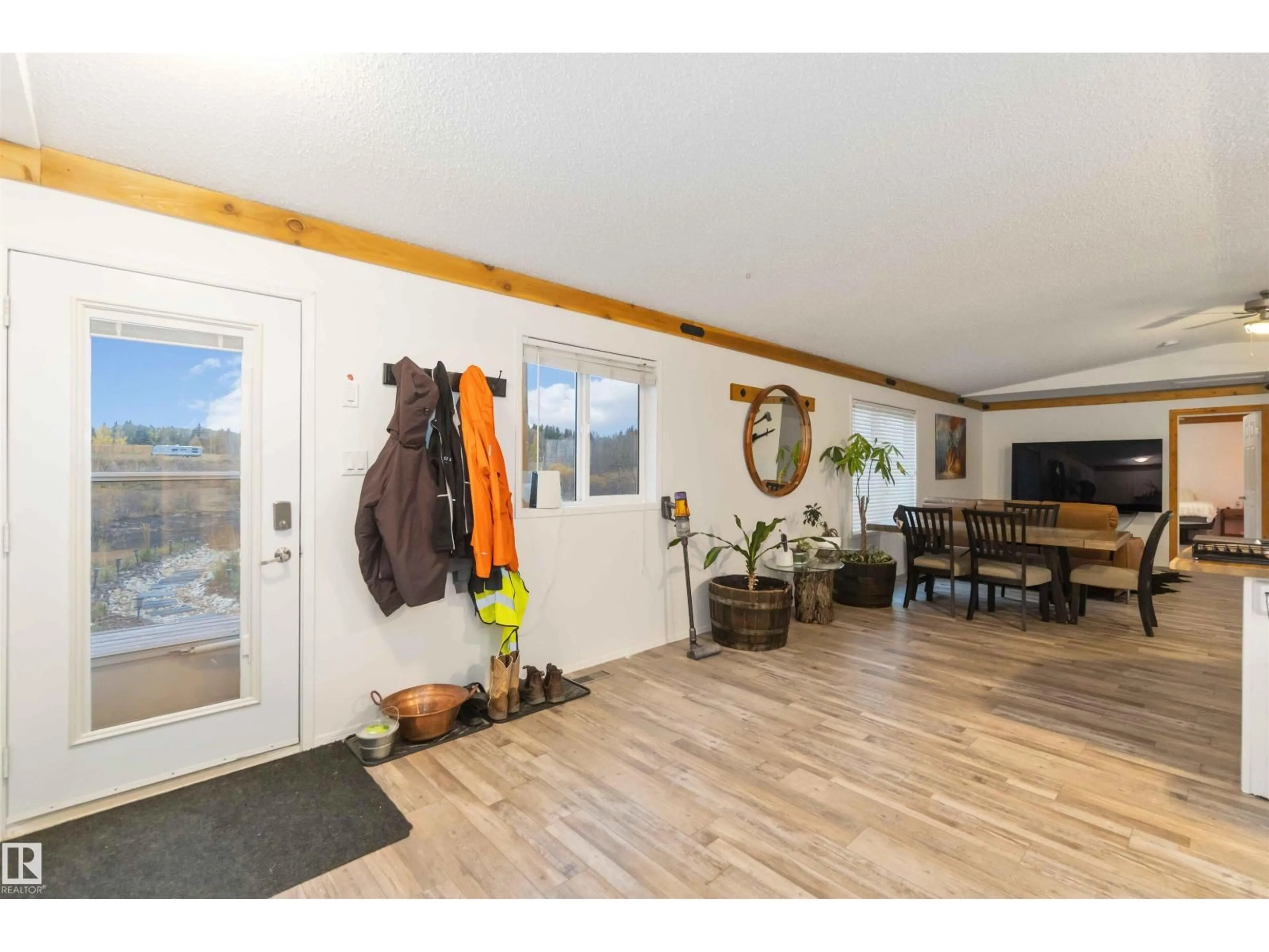 Indoor entryway for 53273 RGE ROAD 215, Rural Strathcona County Alberta T8E2B4