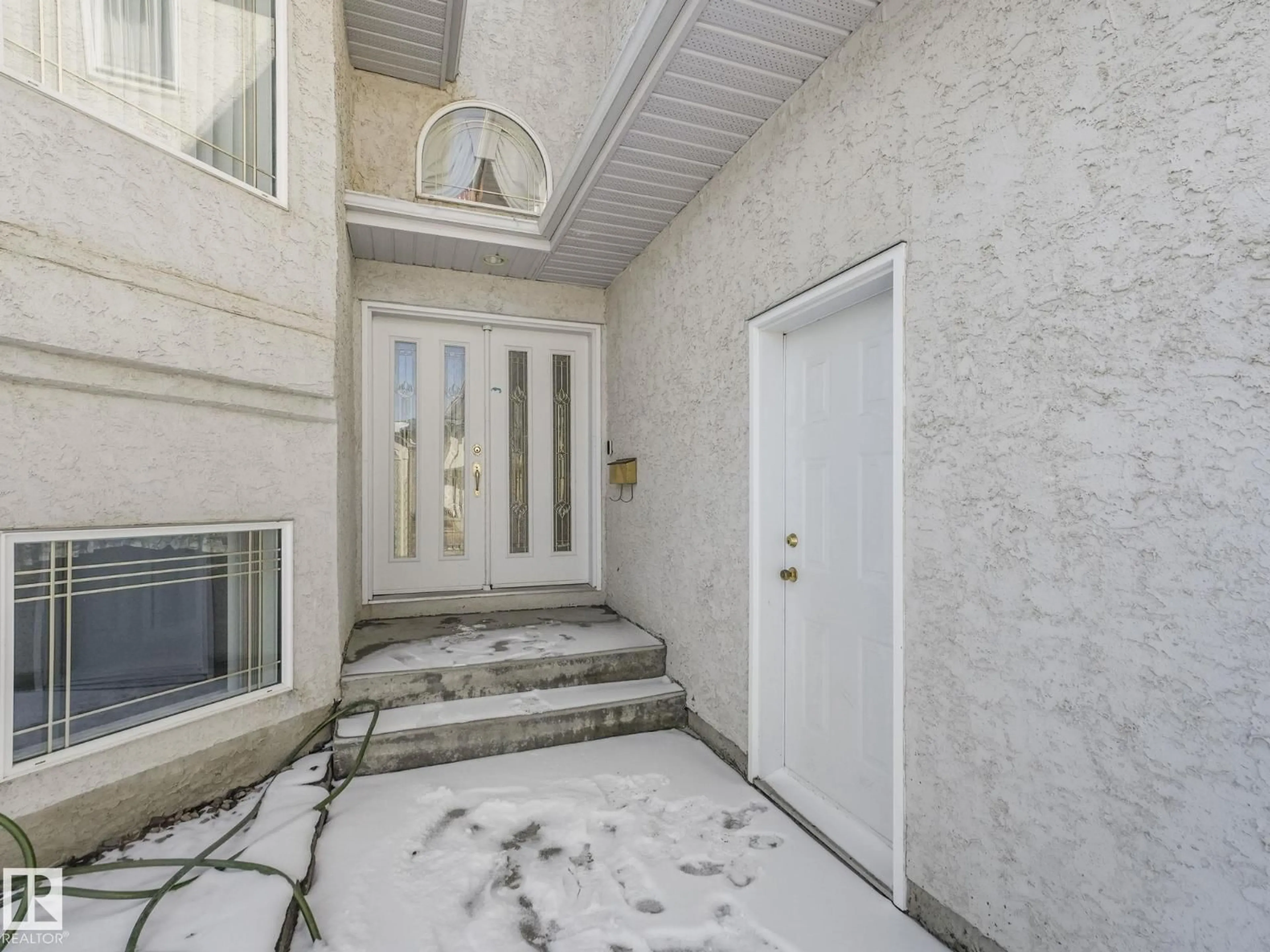 Indoor entryway for 1054 ORMSBY CR, Edmonton Alberta T5T6J5