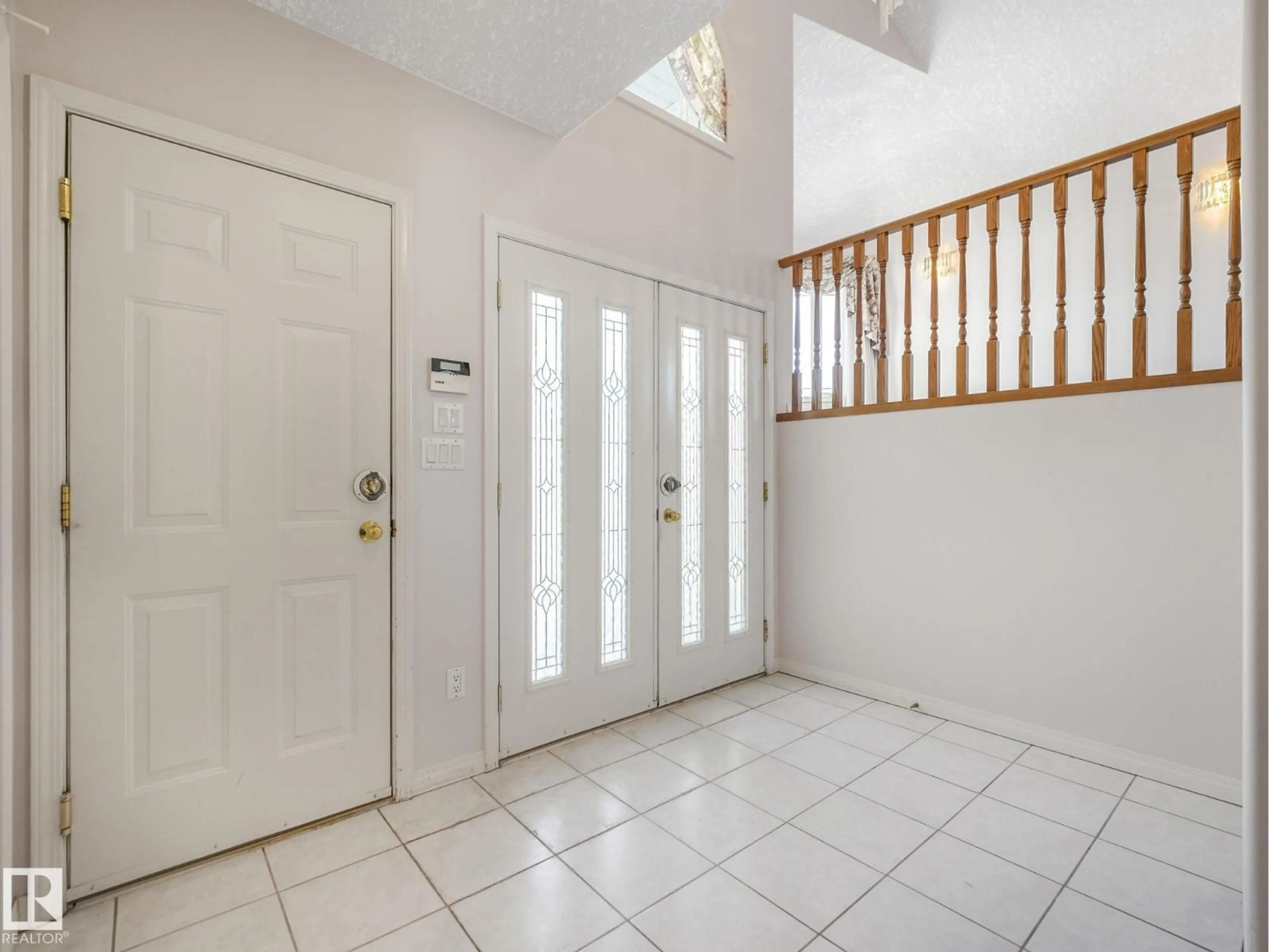 Indoor entryway for 1054 ORMSBY CR, Edmonton Alberta T5T6J5