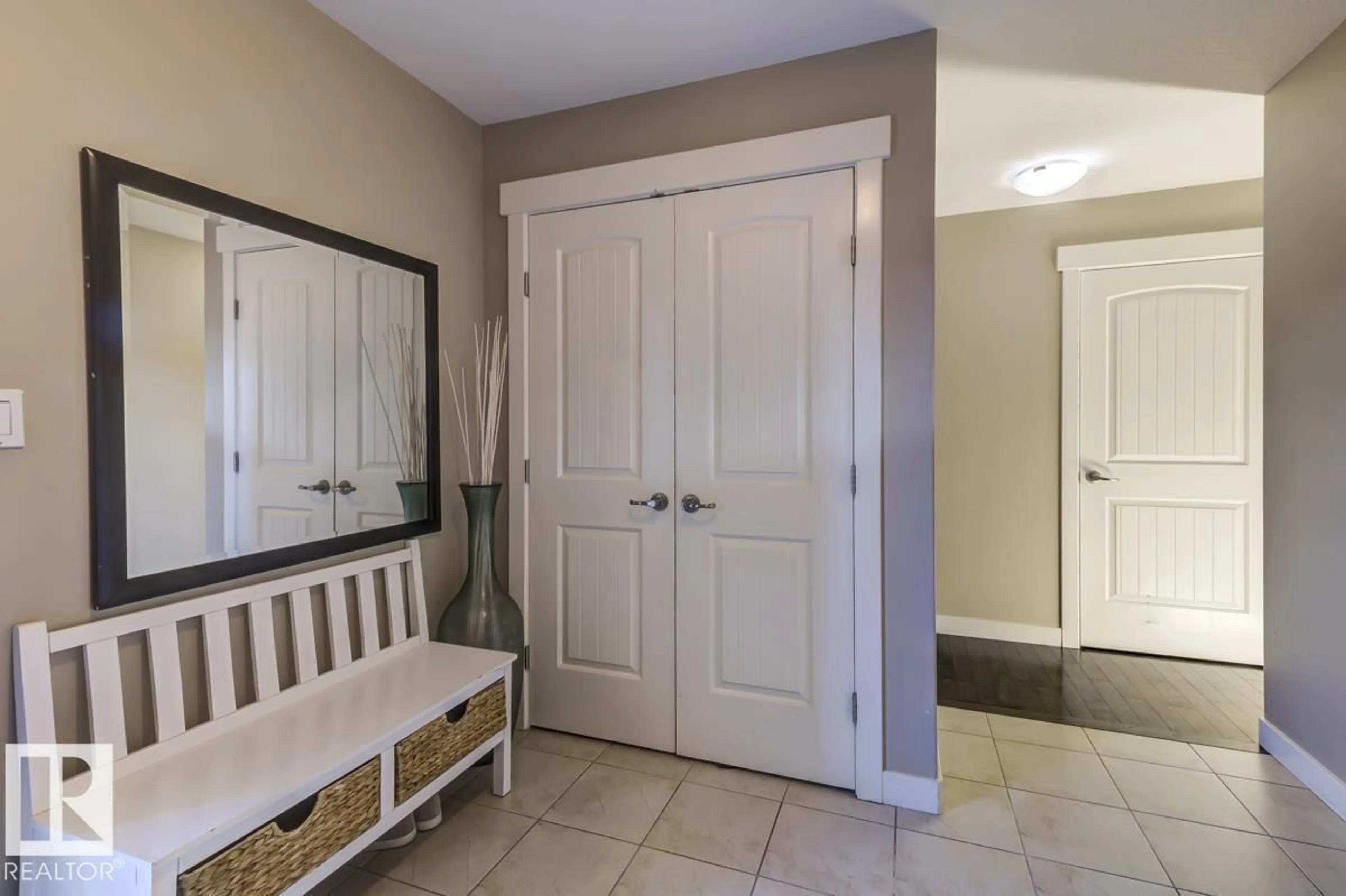 Indoor entryway for 2339 WARE CR, Edmonton Alberta T6W2W5