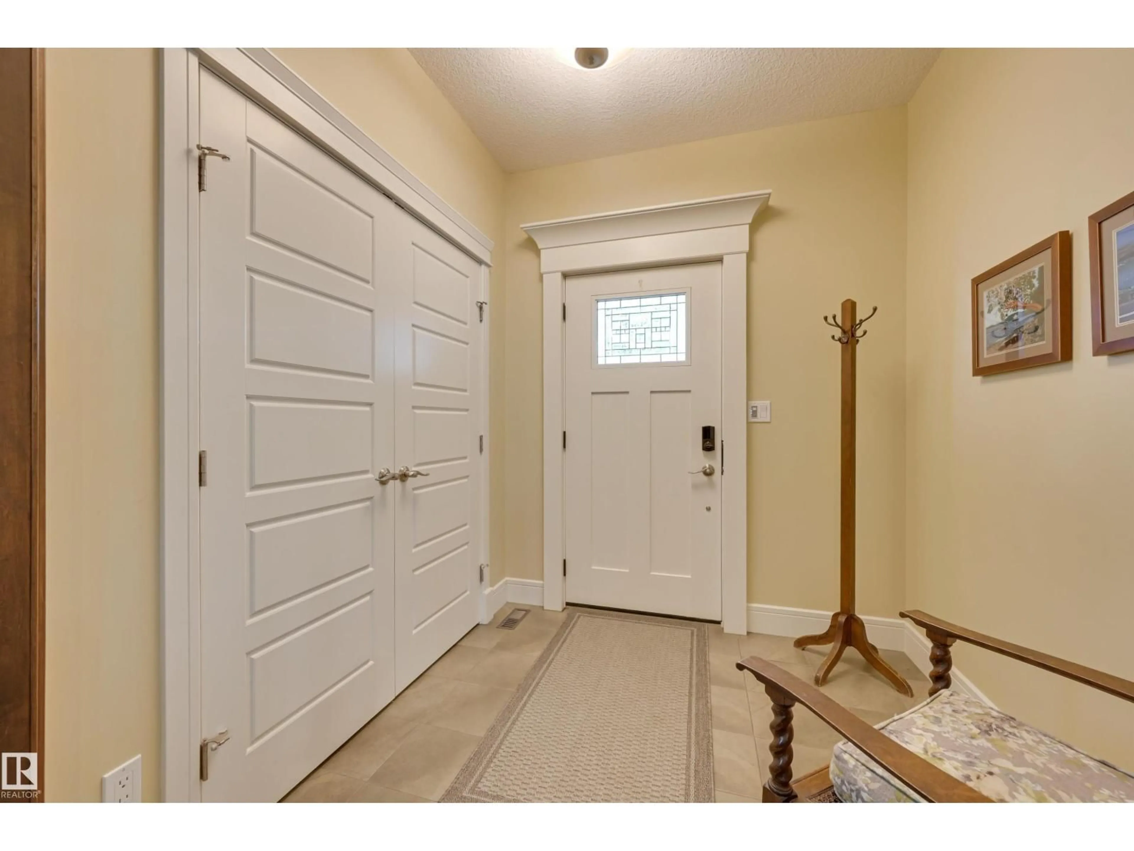 Indoor entryway for 10810 74 AV, Edmonton Alberta T6E1G9