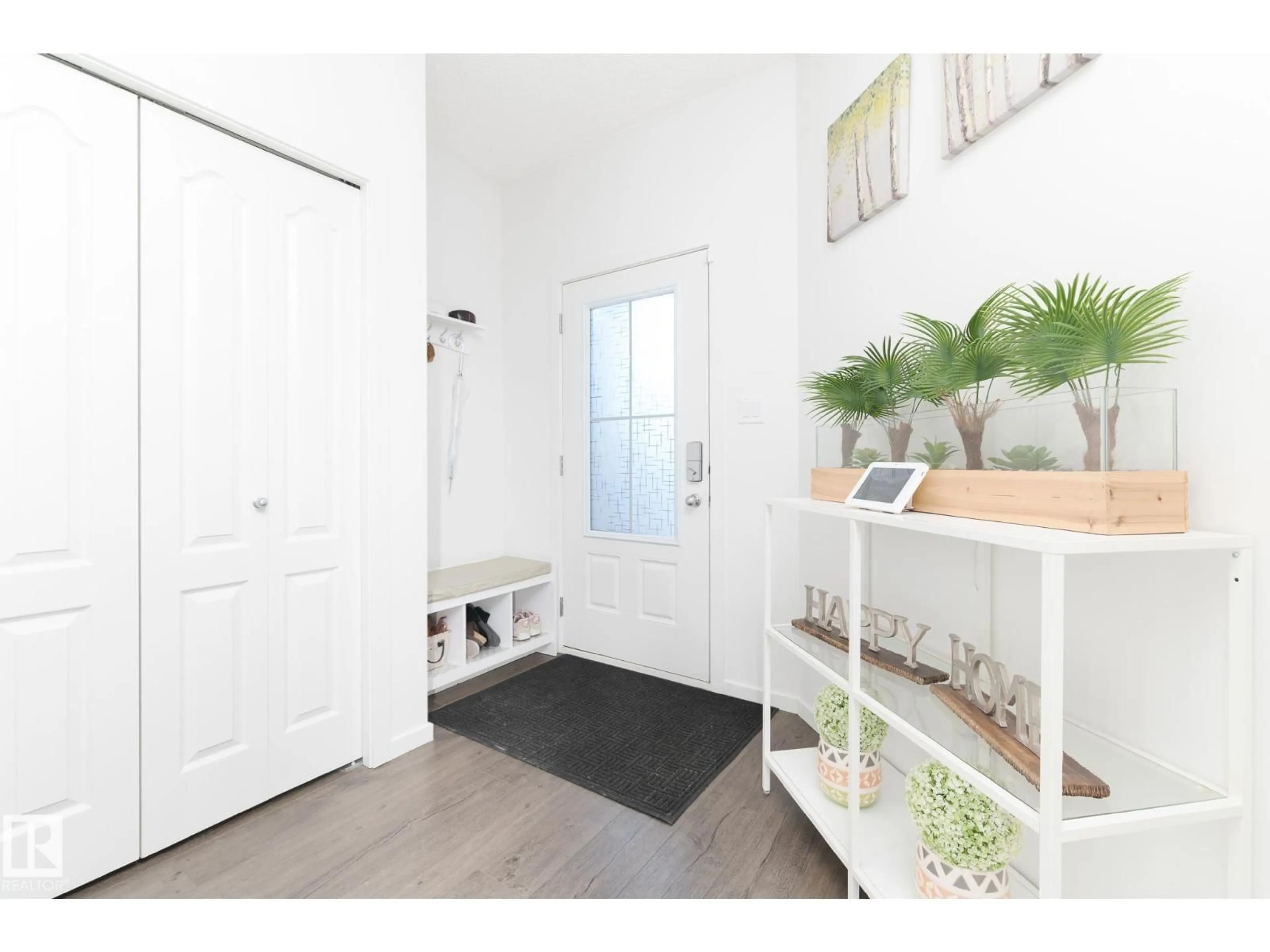 Indoor entryway for 2126 GRAYDON HILL CR, Edmonton Alberta T6W4K6