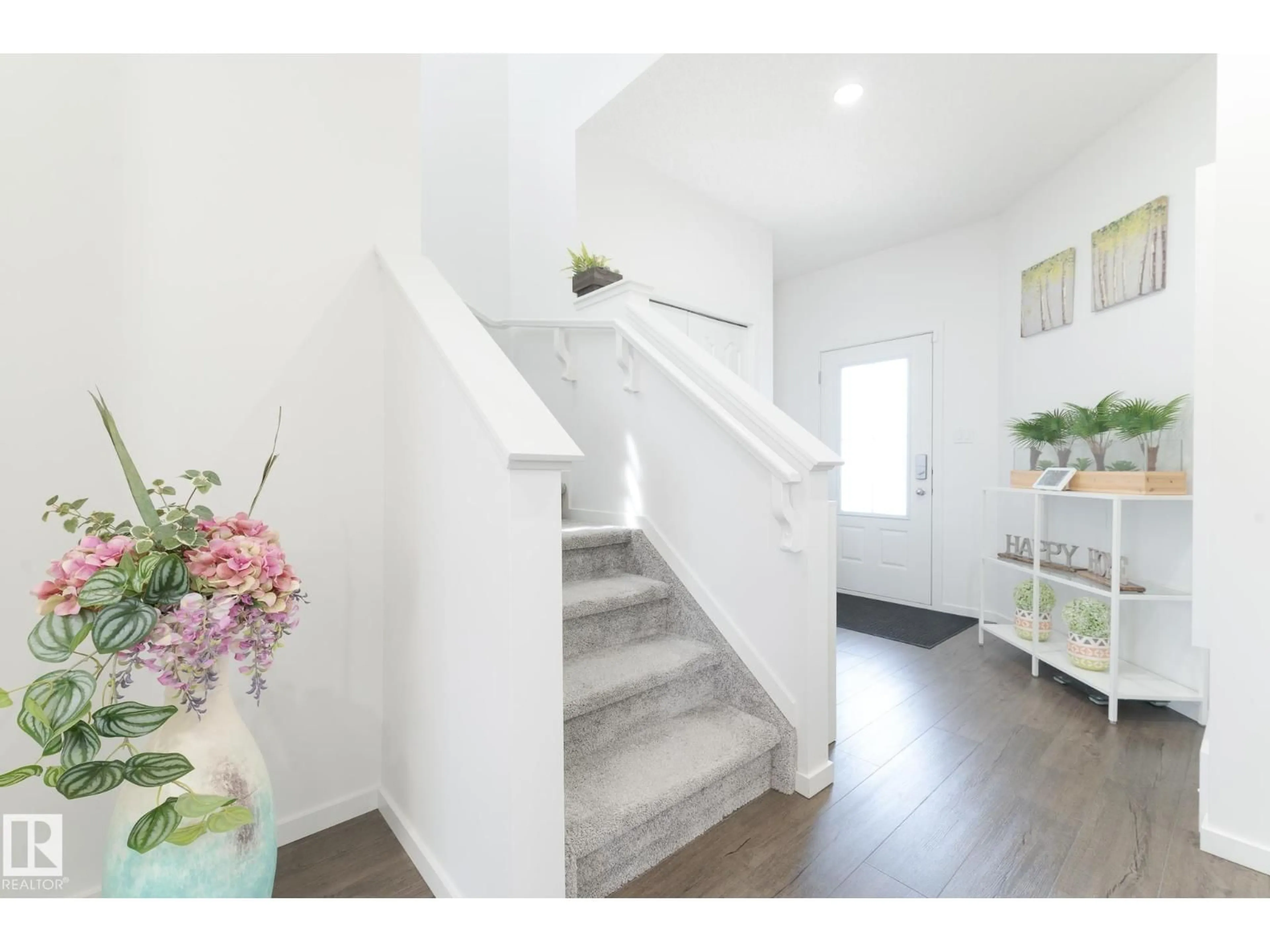 Indoor entryway for 2126 GRAYDON HILL CR, Edmonton Alberta T6W4K6