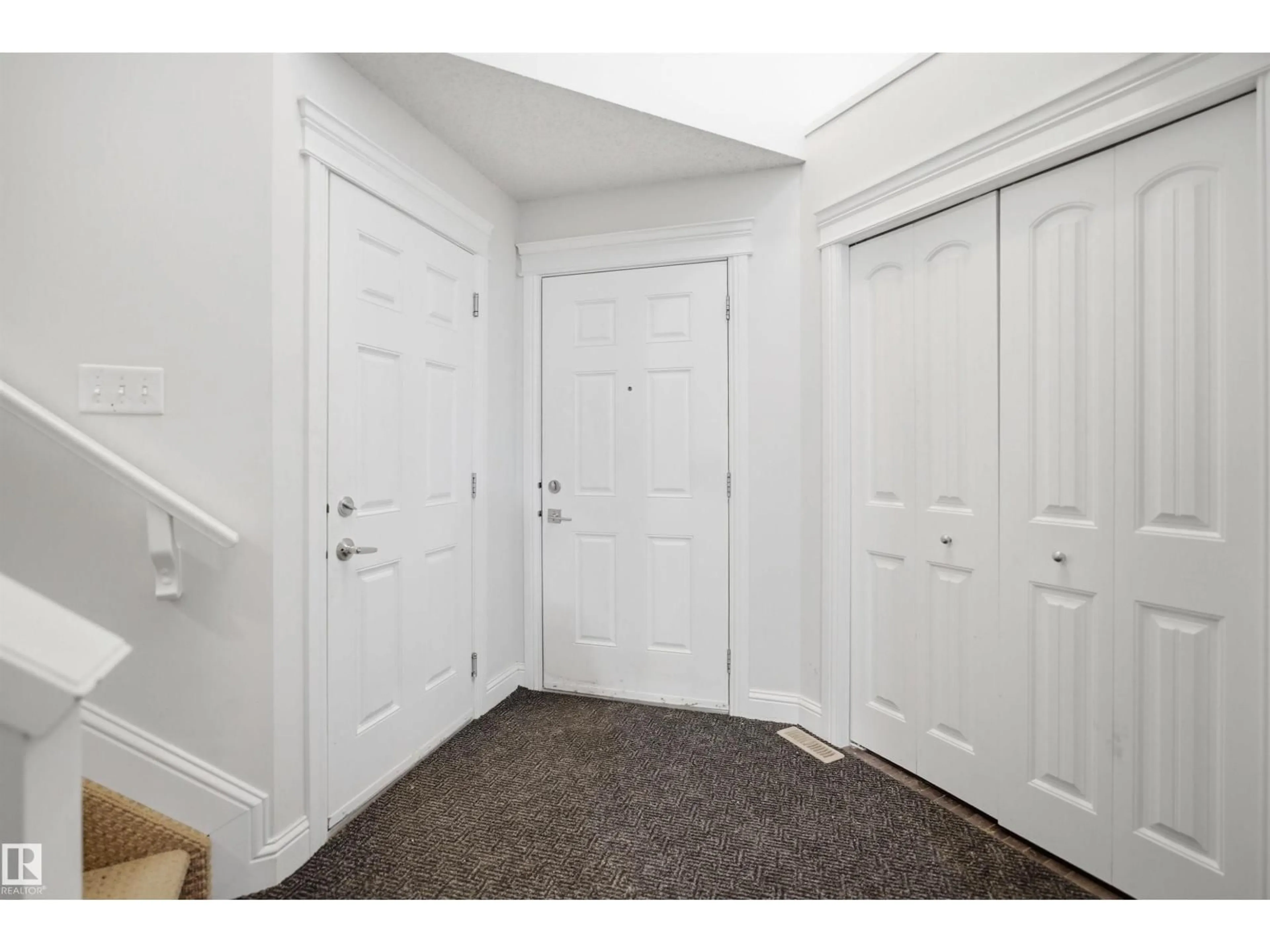 Indoor entryway for 3545 11 ST, Edmonton Alberta T6T0J7