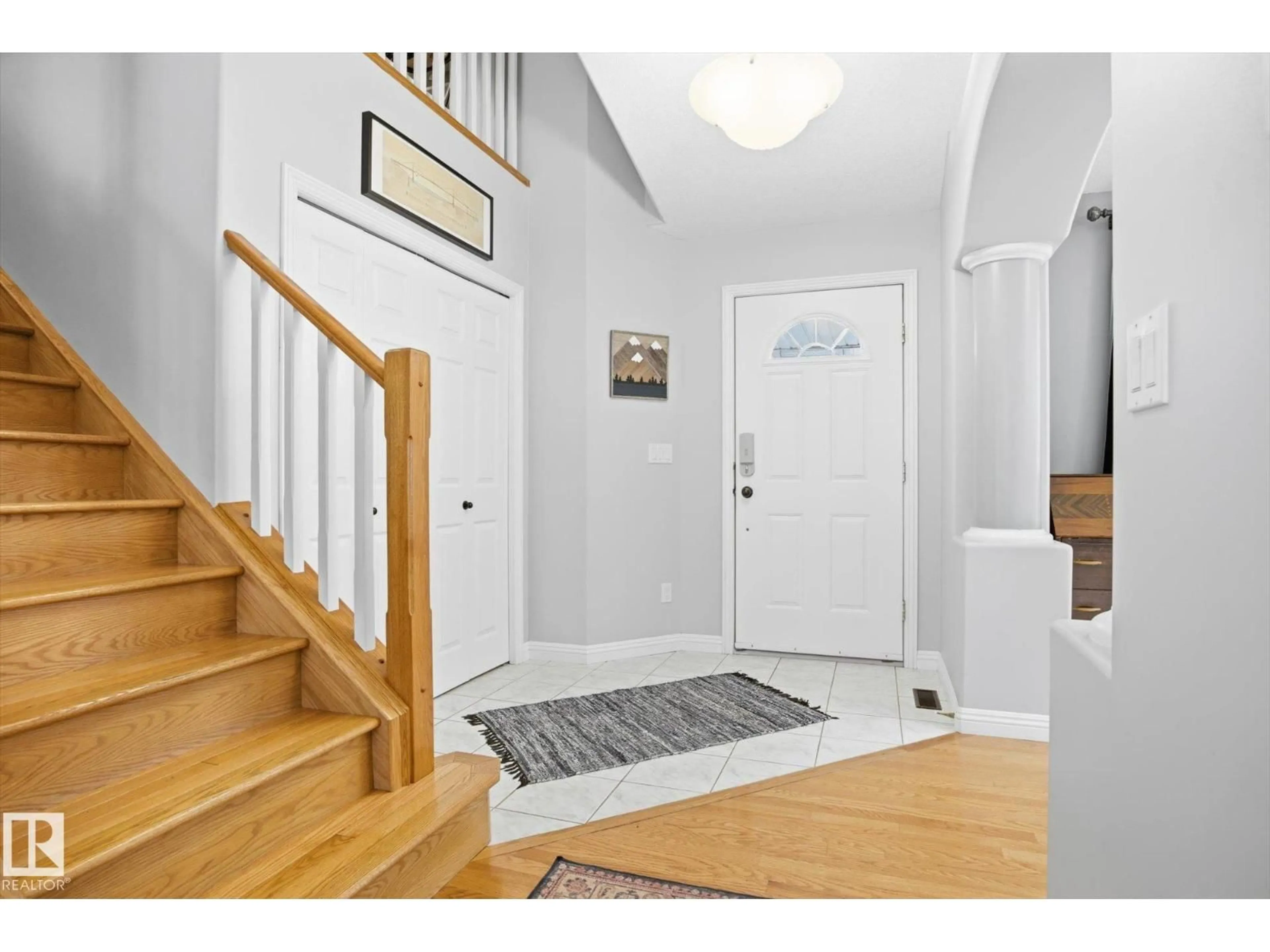 Indoor entryway for 36 OVERTON PL, St. Albert Alberta T8N6W9