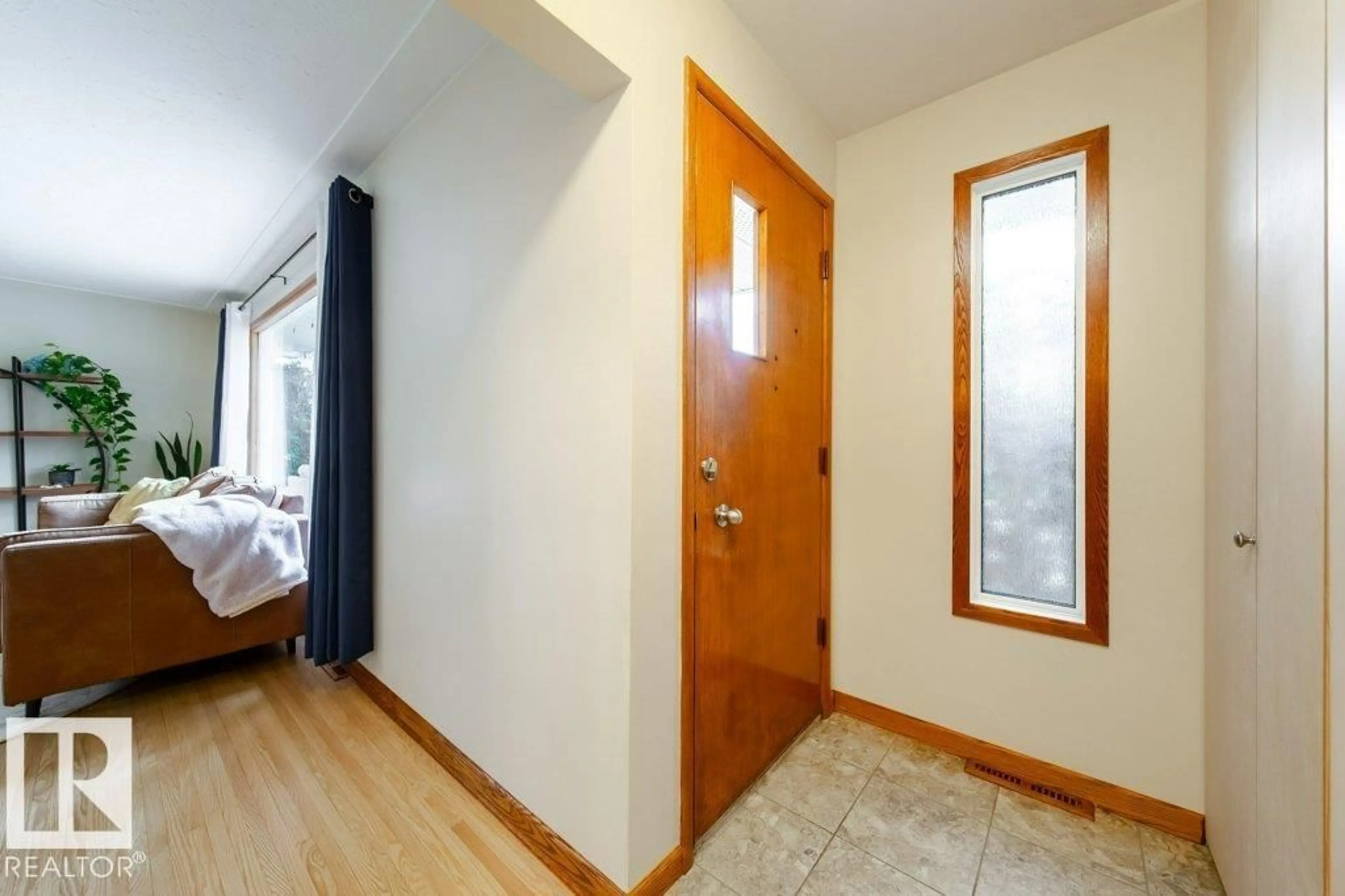 Indoor entryway for NW - 8007 73 AV, Edmonton Alberta T6C0C6