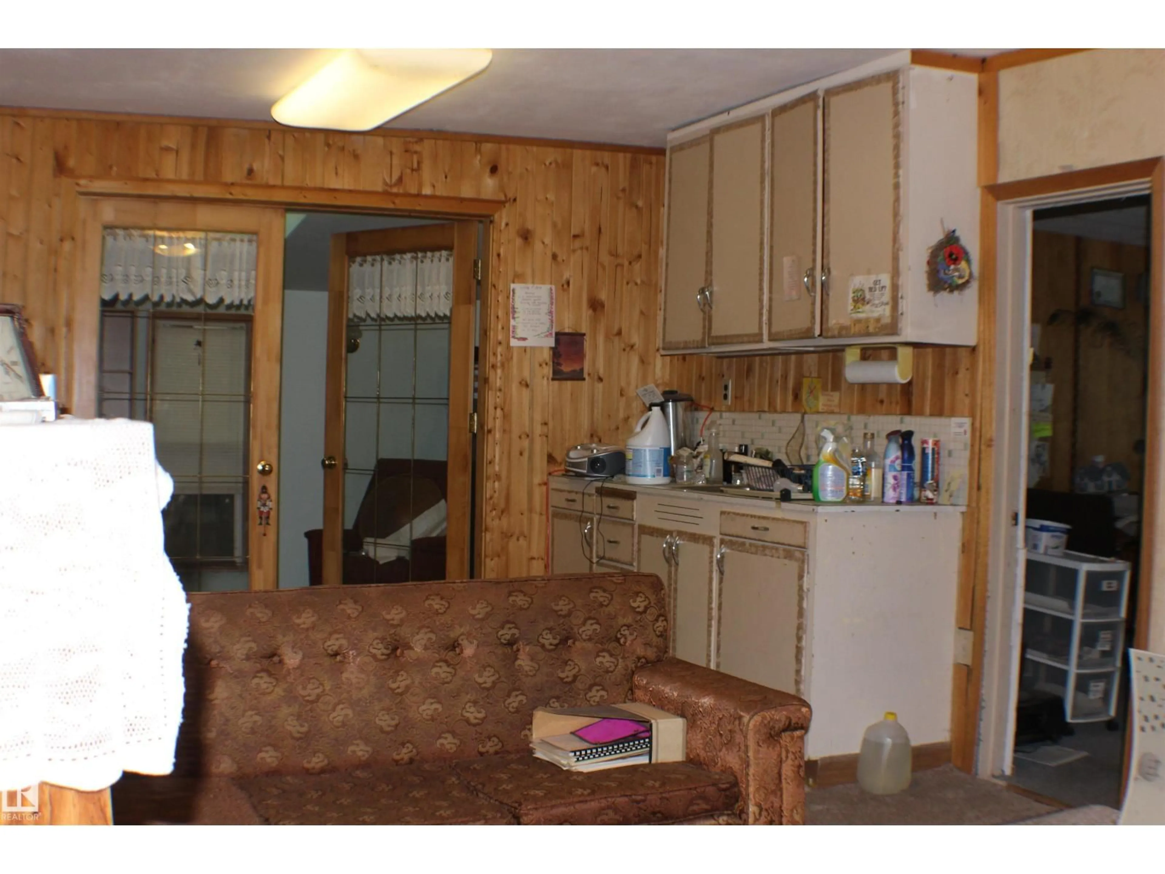 Standard kitchen, wood/laminate floor for 620 LAKESIDE PT, Rural Parkland County Alberta T7Z2T5