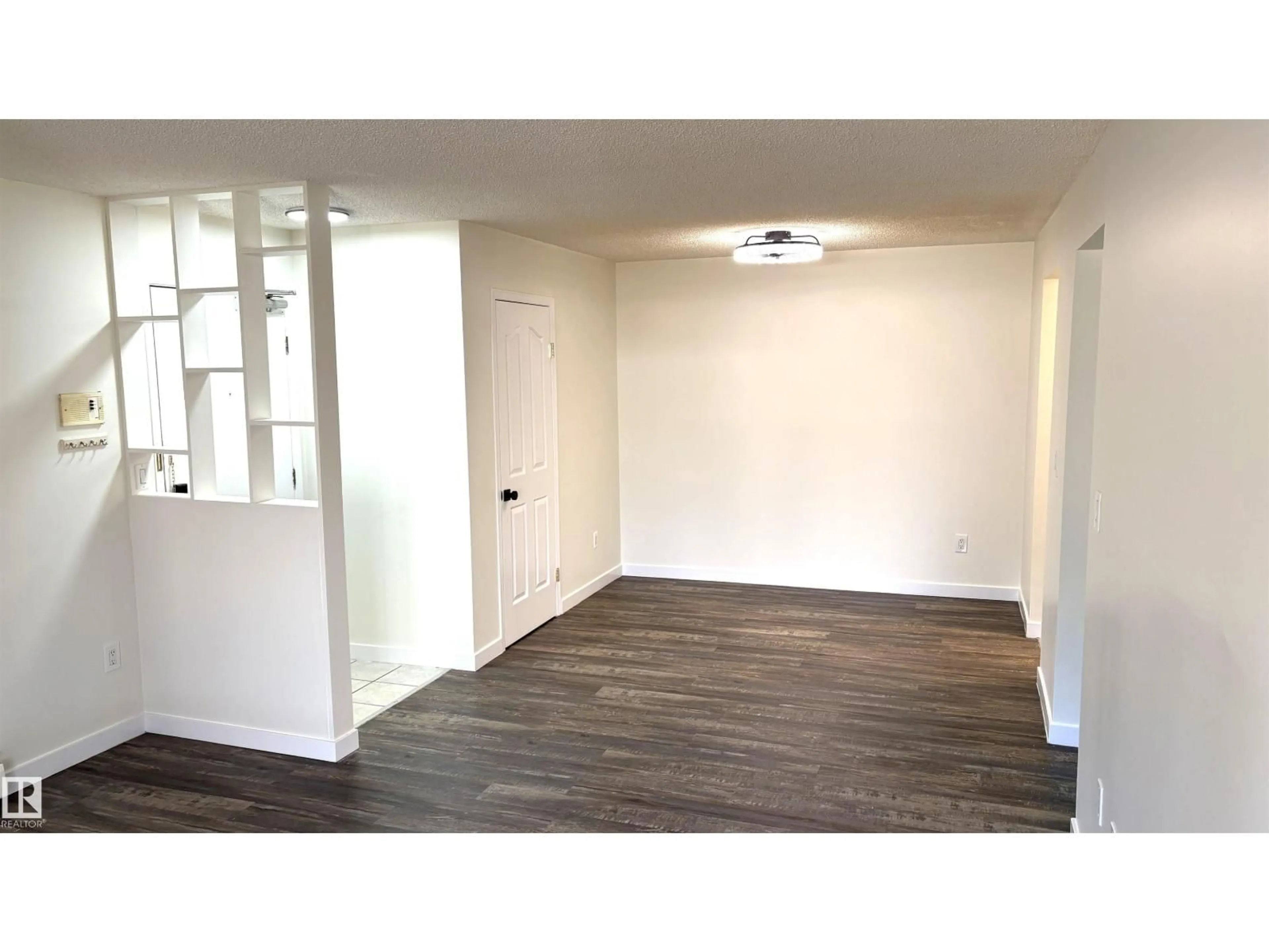 Indoor entryway for #102 - 379 WOODBRIDGE WY, Sherwood Park Alberta T8A4G3