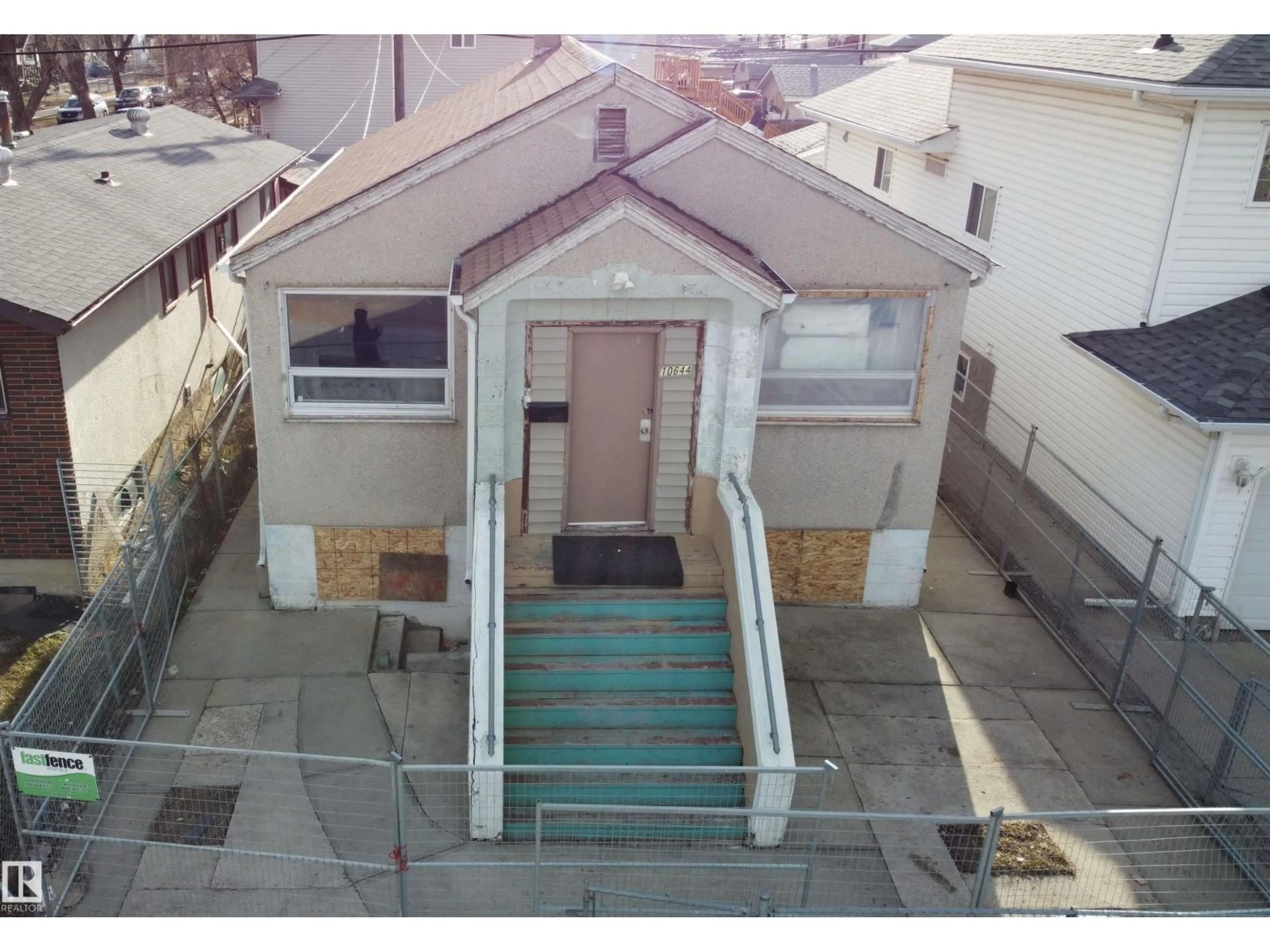 A pic from outside/outdoor area/front of a property/back of a property/a pic from drone, street for NW - 10644 96 ST, Edmonton Alberta T5J2J3