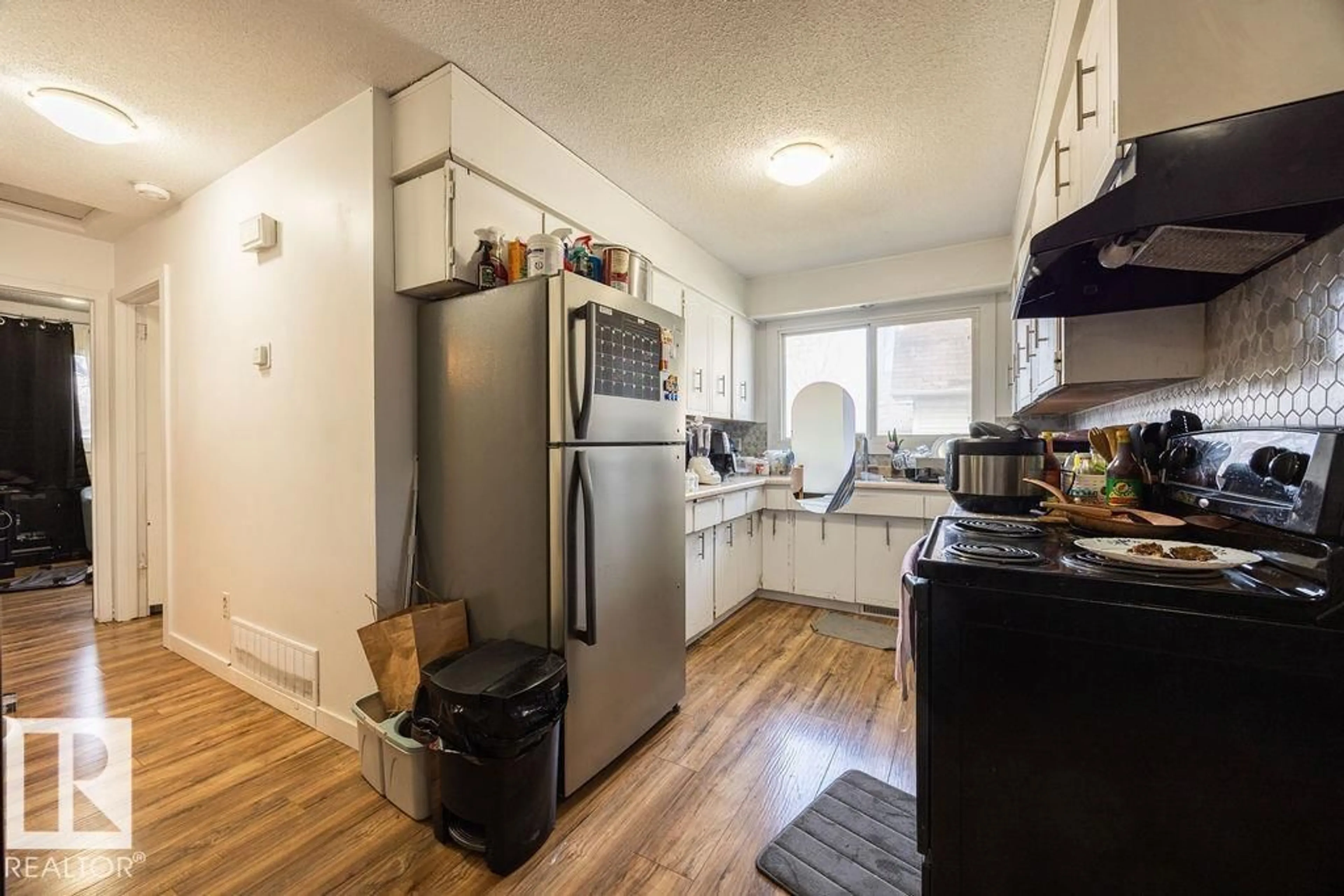 Standard kitchen, unknown for 12824 123 ST, Edmonton Alberta T5L0J3
