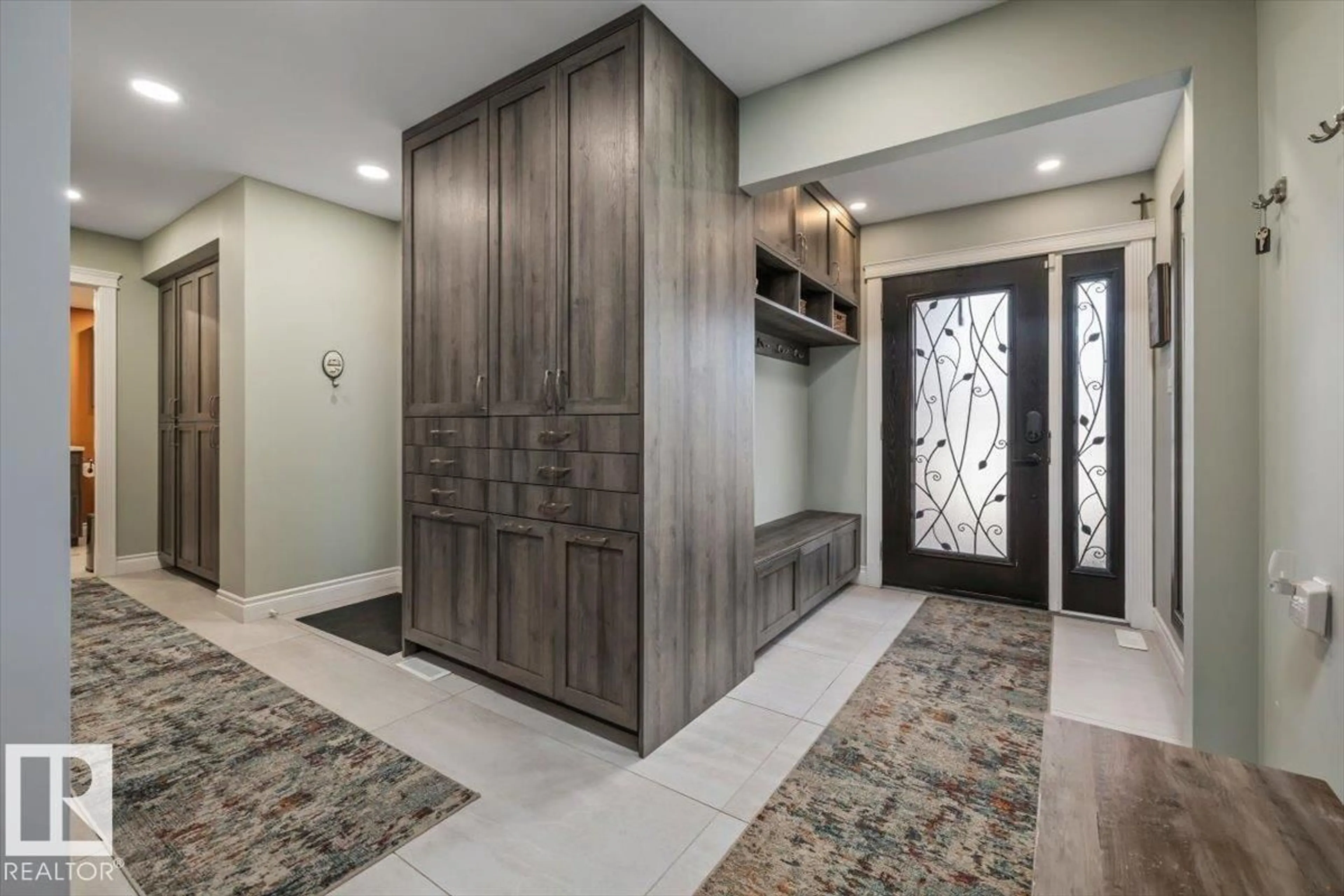 Indoor entryway for NW - 6003 176 ST, Edmonton Alberta T6M1H3