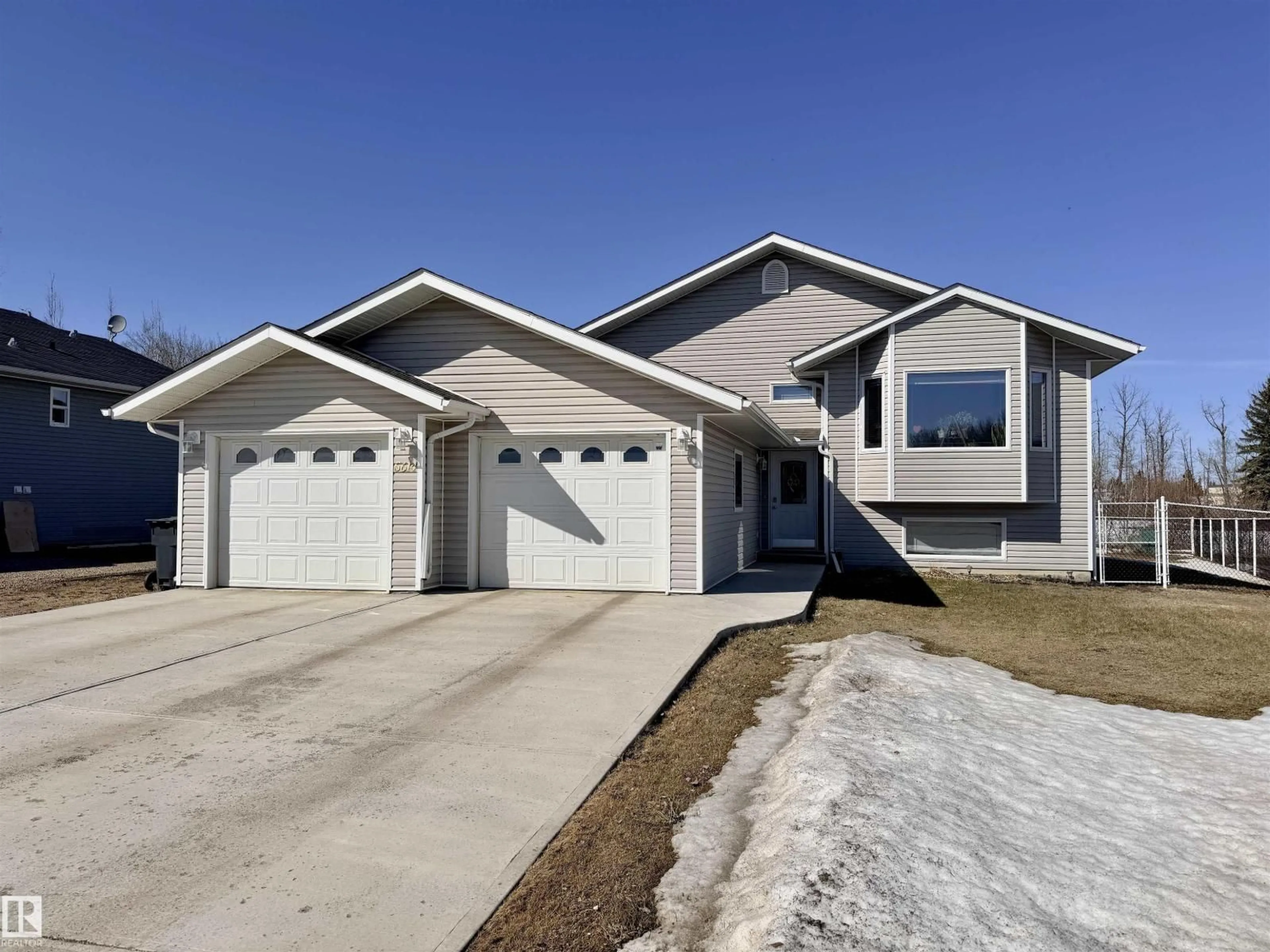 Home with vinyl exterior material, street for 5614 48 AV, St. Paul Town Alberta T0A3A1