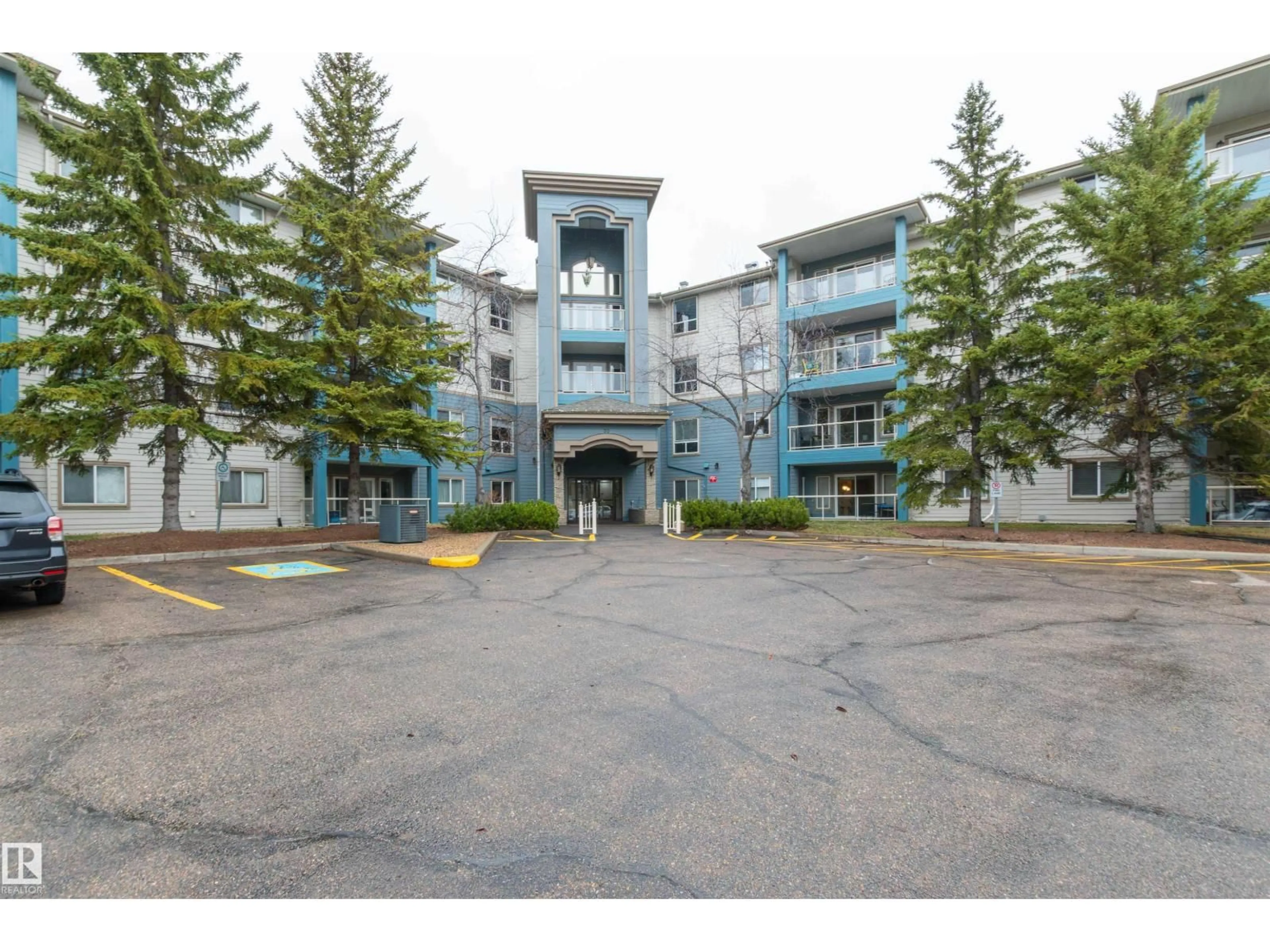 Indoor foyer for 70 - 316 CRYSTAL LN, Sherwood Park Alberta T8H1W6