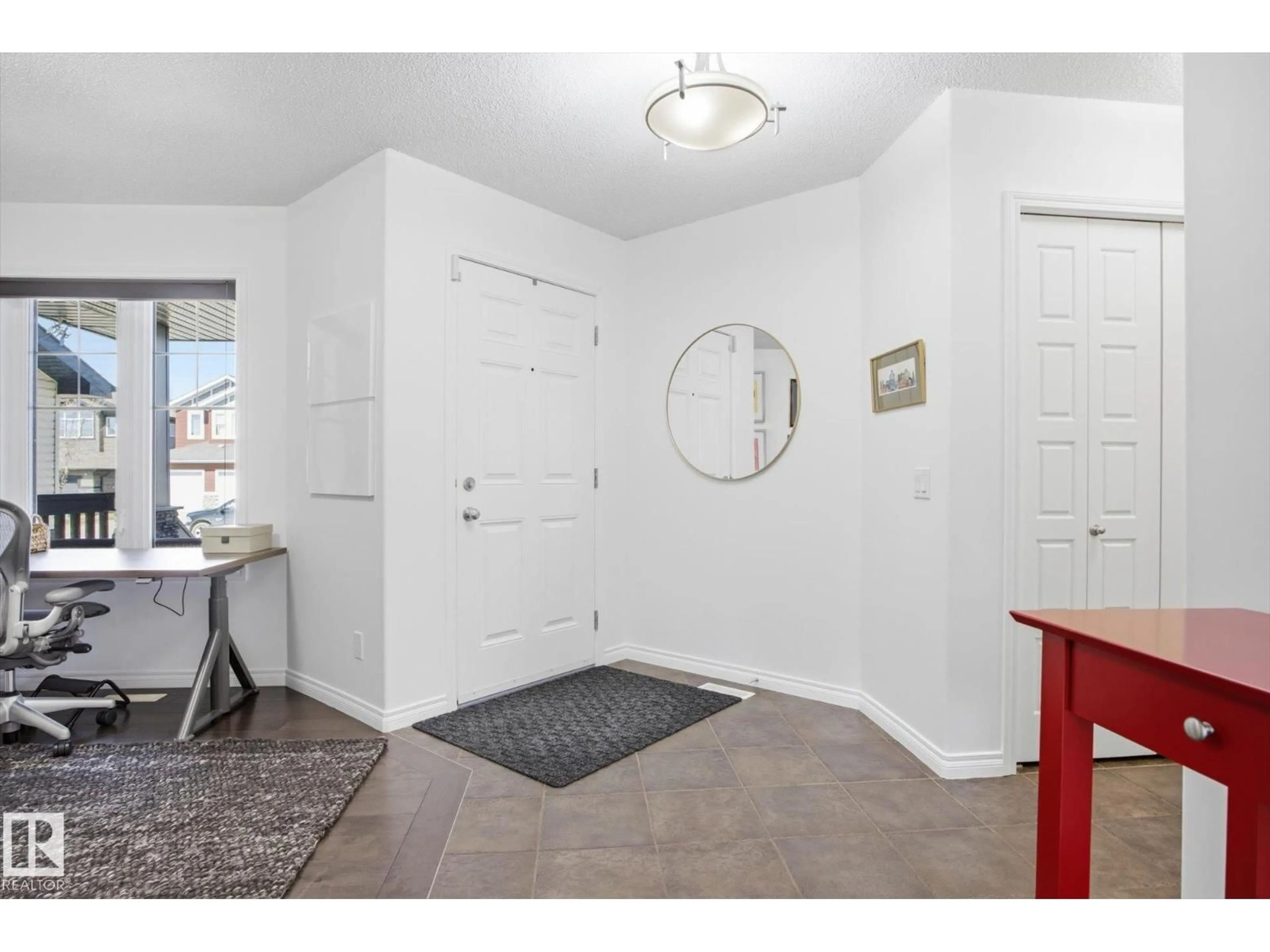 Indoor entryway for 8 NORTON AV, St. Albert Alberta T8N4C2