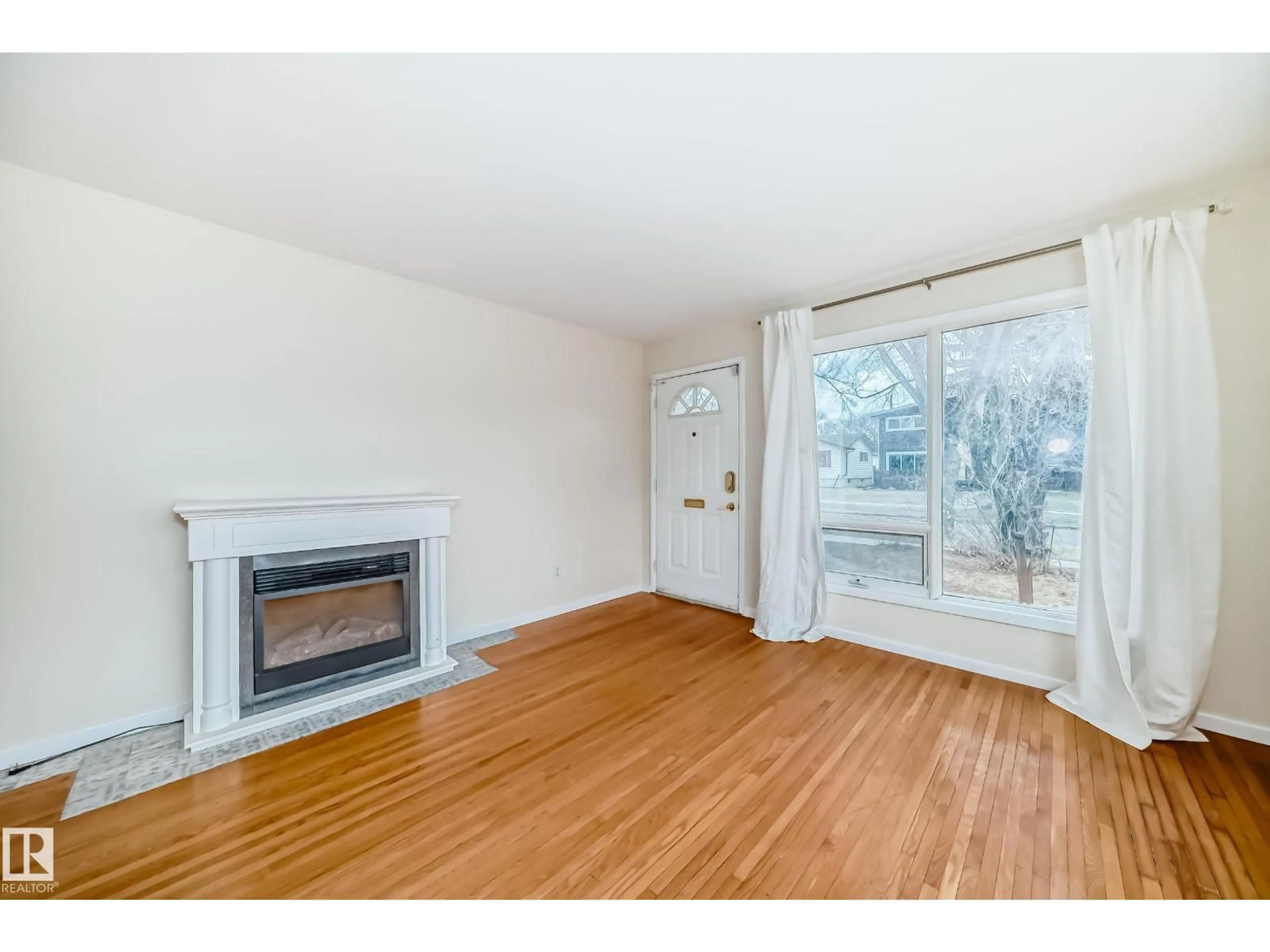 A pic of a room for 5204 112 AV, Edmonton Alberta T5W0N5