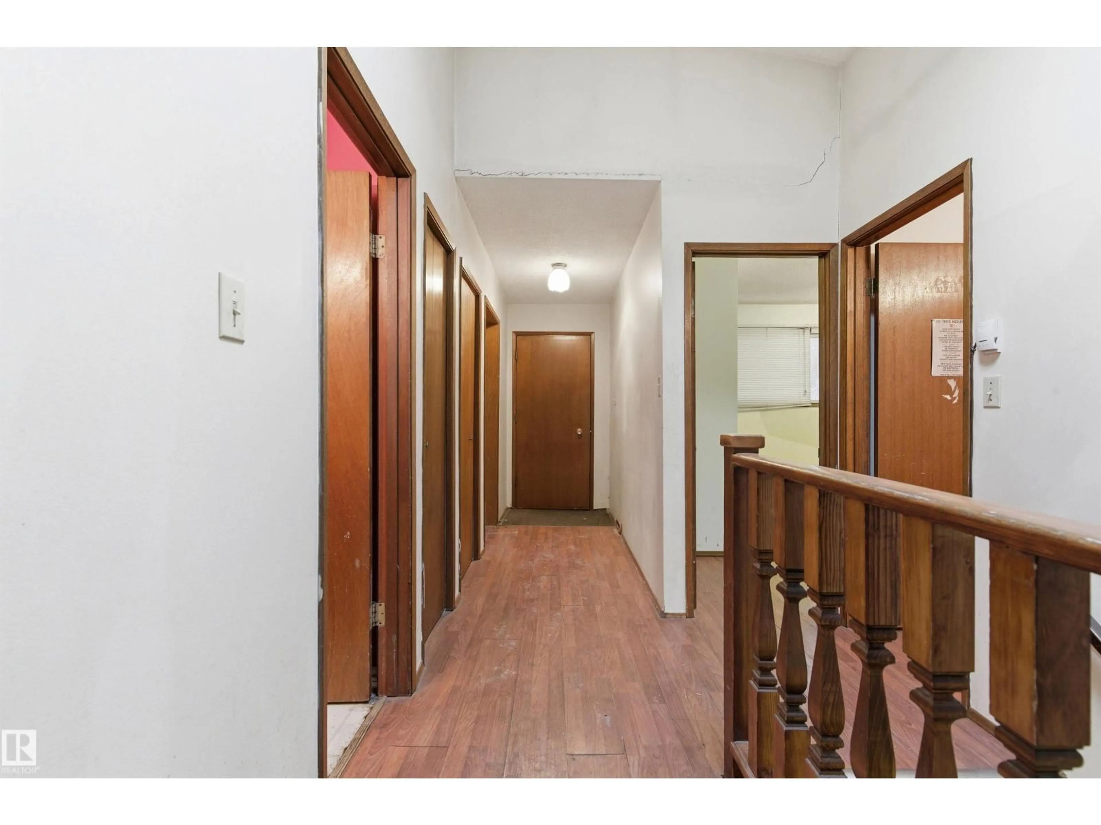 Indoor foyer for 11211 77 AV, Edmonton Alberta T6G0L7